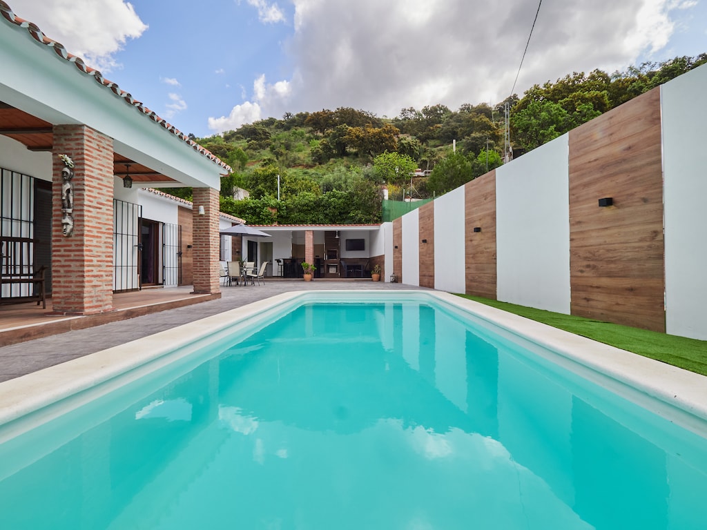 Enjoy the pool of this farm in the Montes de Málaga