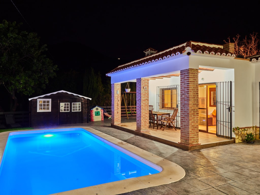 Enjoy the pool of this farm in the Montes de Málaga