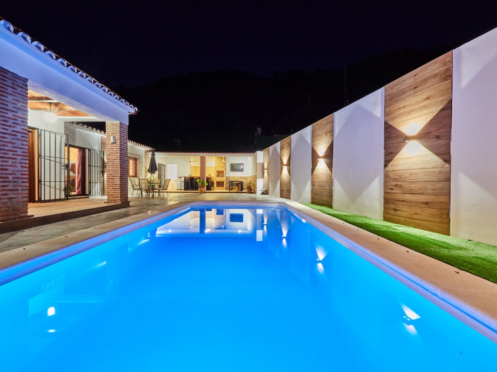 Enjoy the pool of this farm in the Montes de Málaga