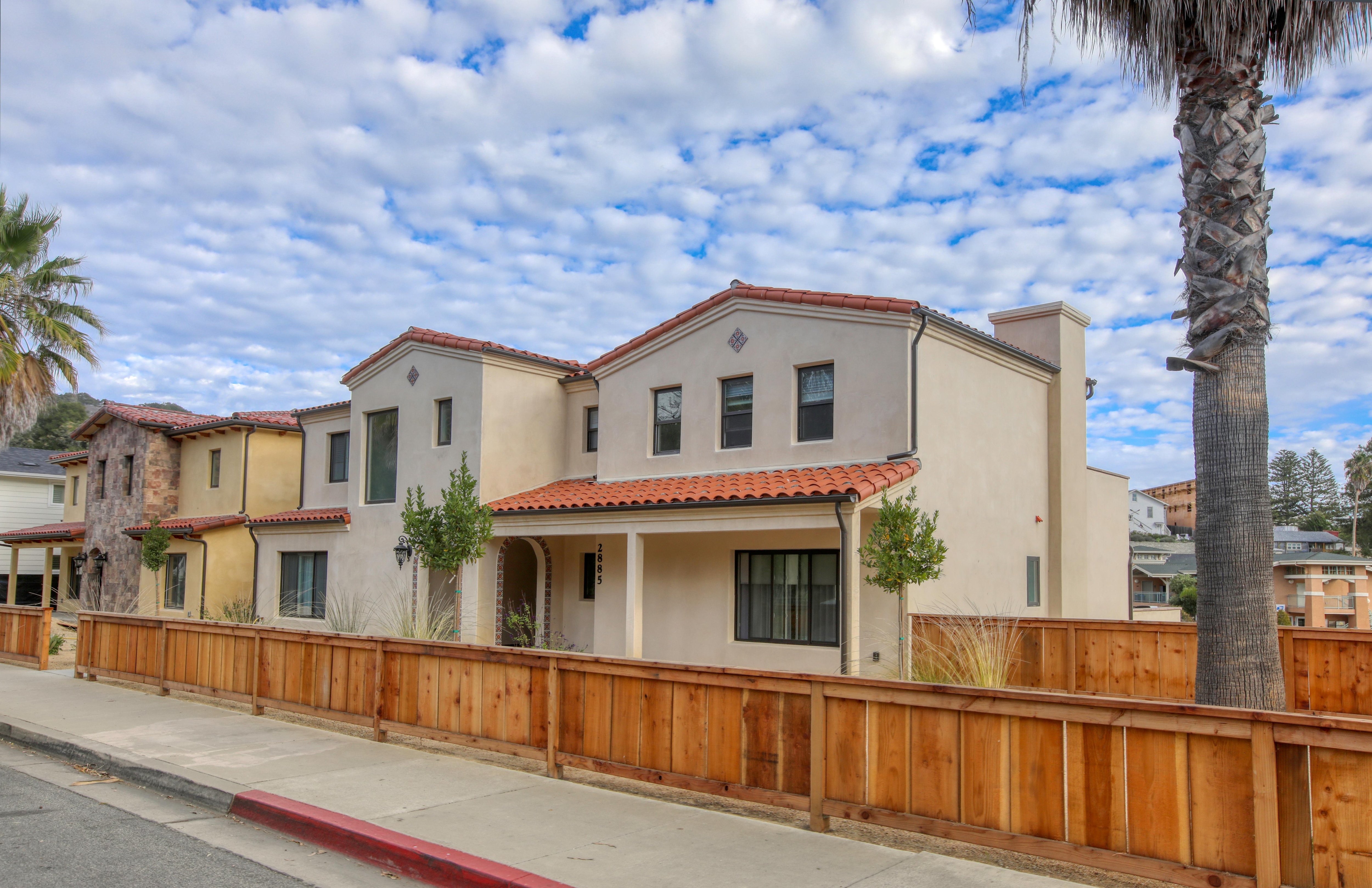 We are so glad you are here at Casa Blanca, Avila Beach. This listing is for a twin home with 7 bedroom suites. Each bedroom has a king bed, fluffy white linens and SmartTV. Most suites are ensuites.