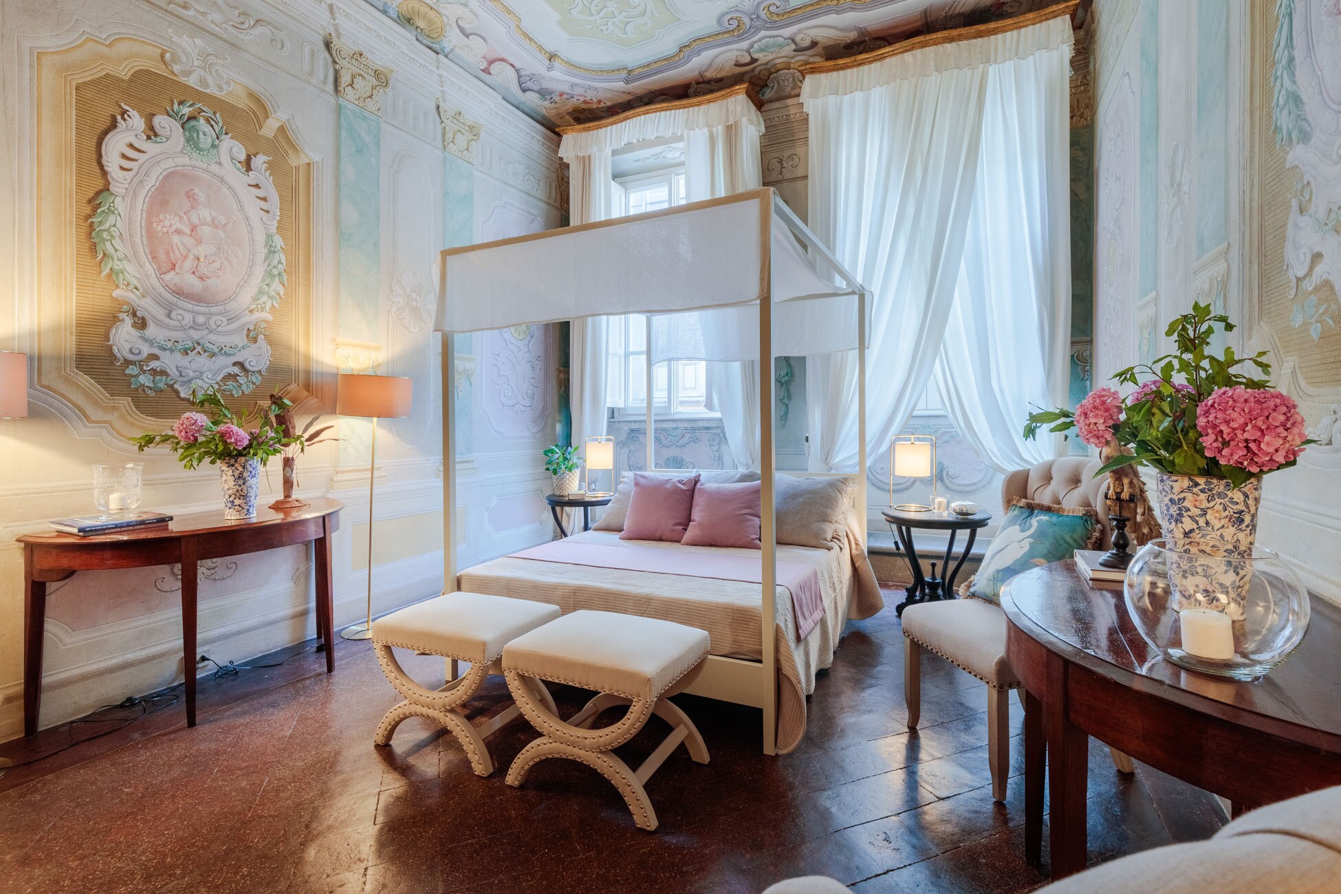 Property Image 1 - Majestic Apartment with Historical Paintings near Piazza San Michele