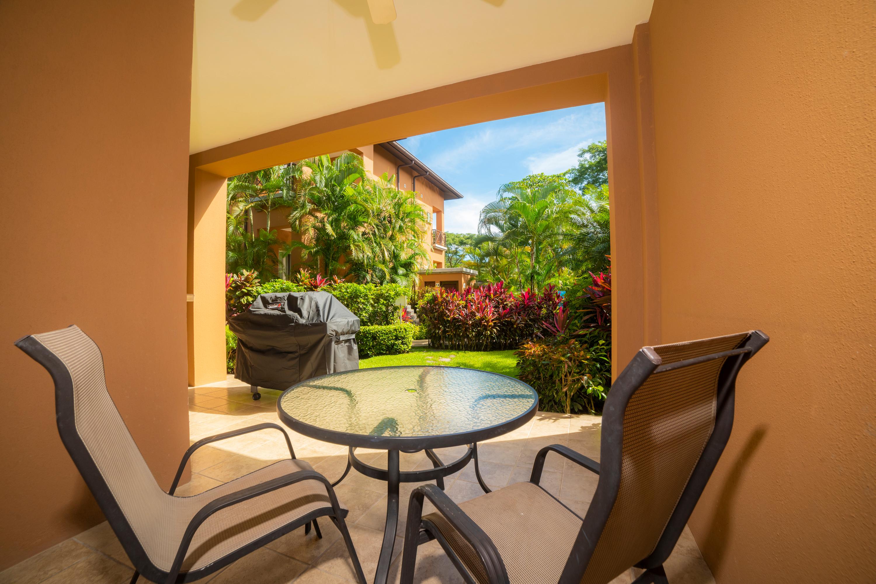 Property Image 2 - Spacious Villa in Tropical Settings and Resort Amenities 