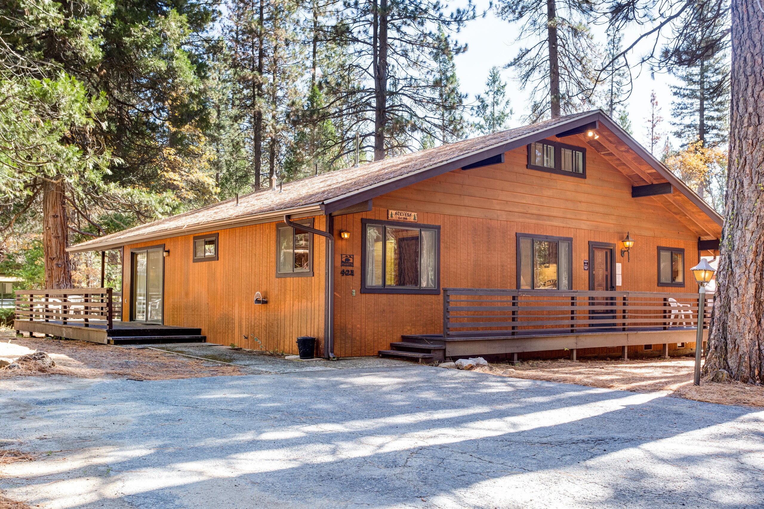 Front of cabin from the driveway