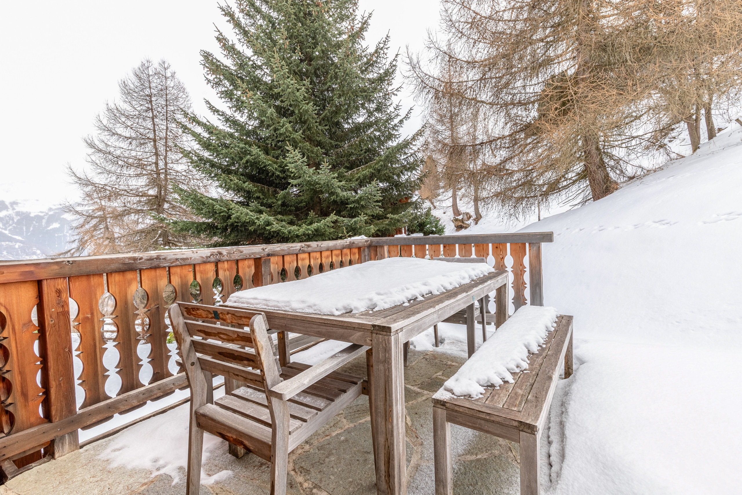 Charming Remarkable Mansion with Spacious 4 Bedrooms