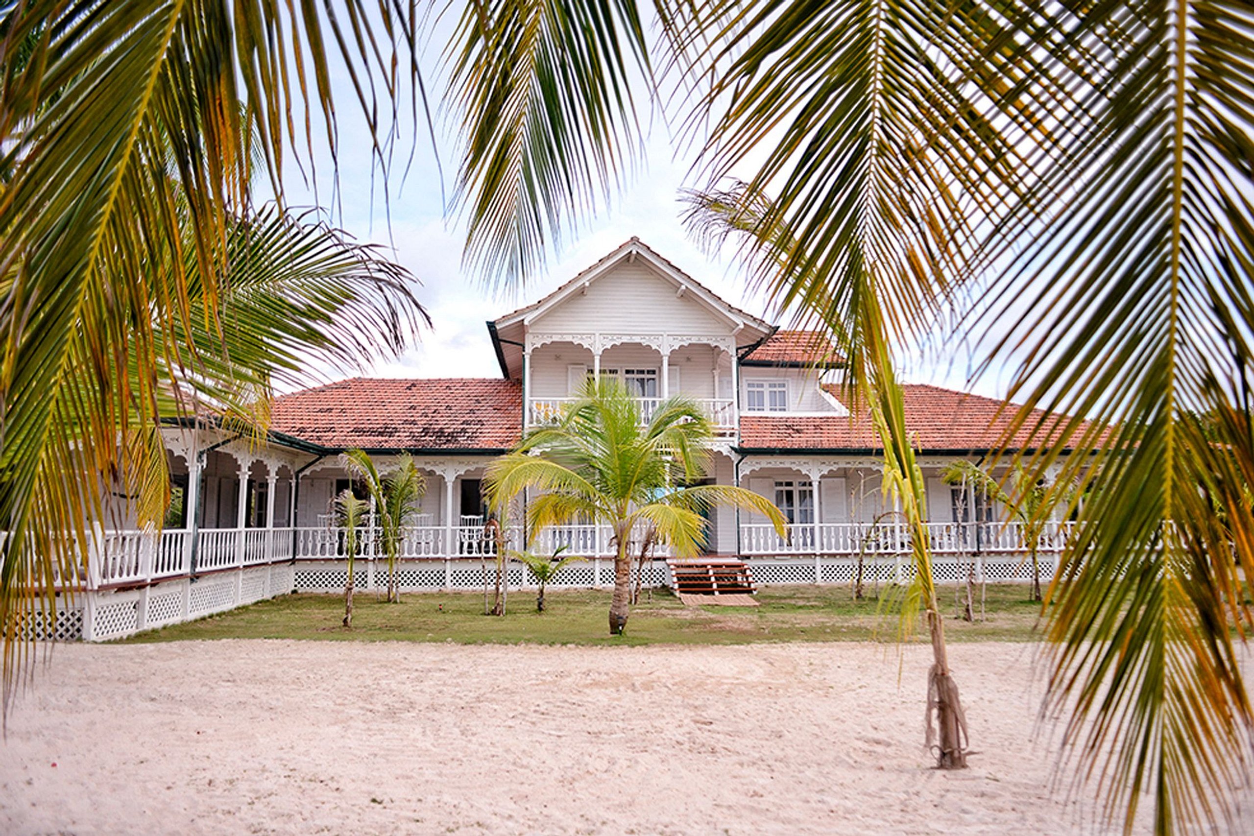 Property Image 1 - Car074 - Beautiful beachfront house with pool in Cartagena