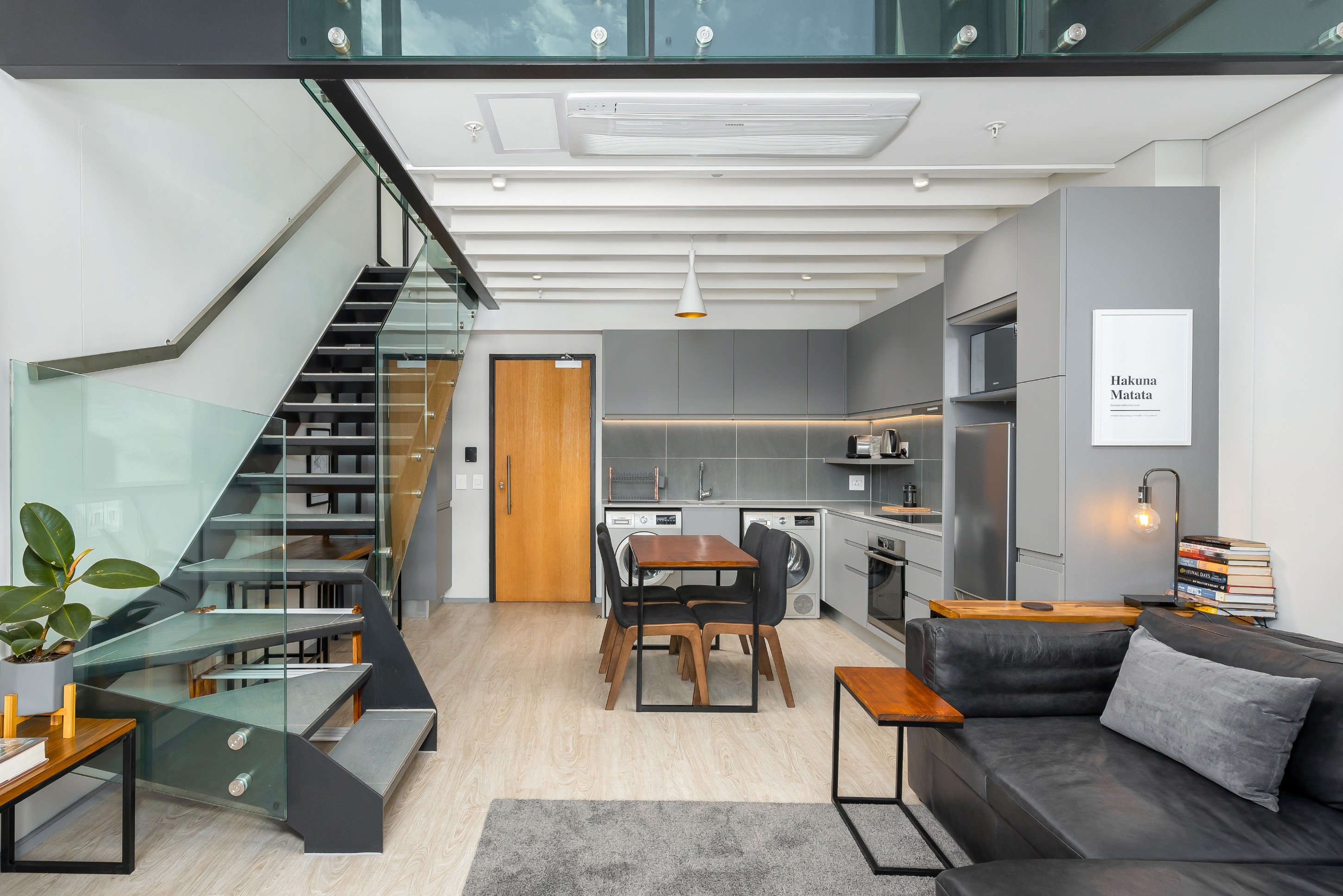 Property Image 2 - Sleek Bright Loft Styled Apartment with Tall Windows