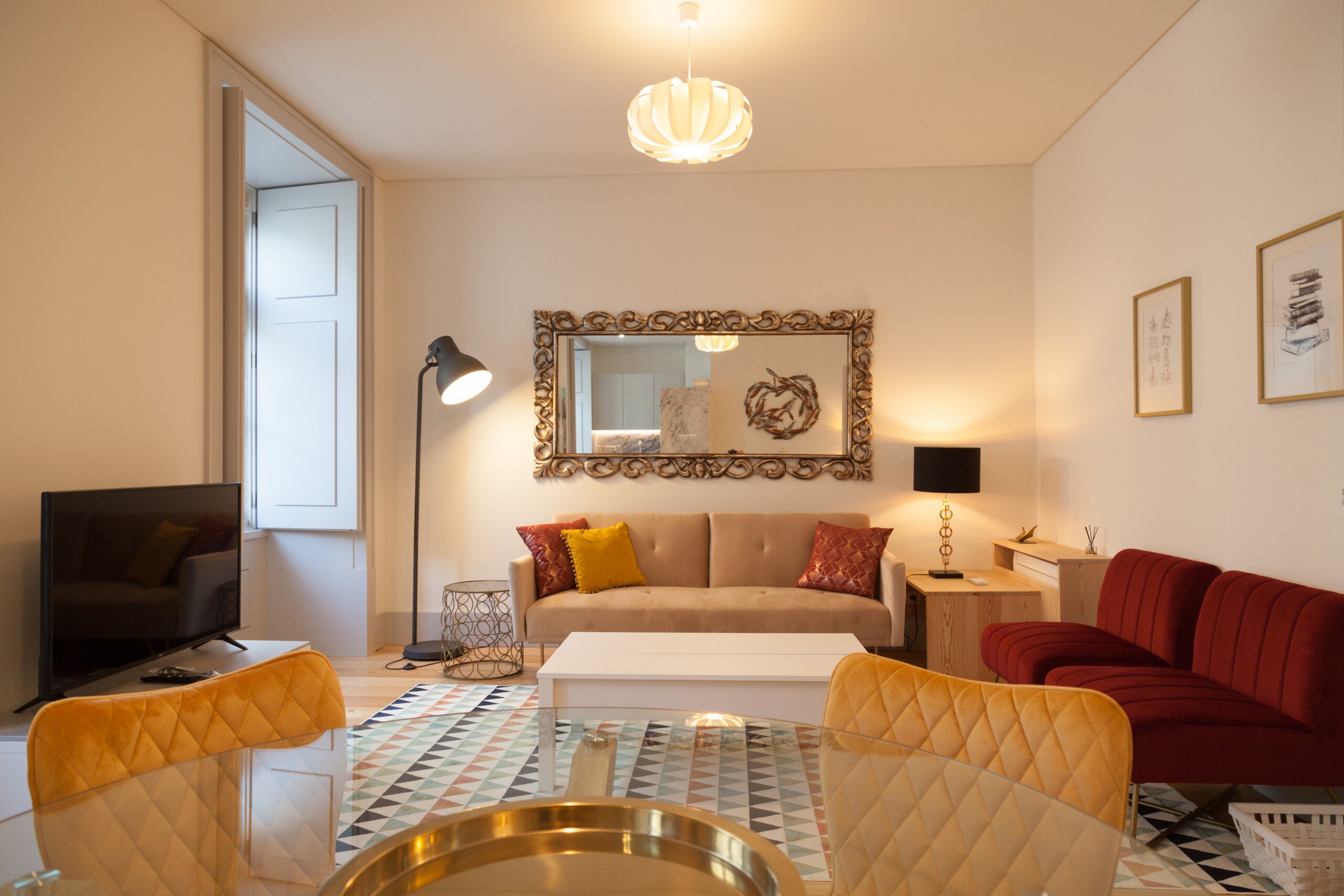 Property Image 1 - Luxurous 2 Bedroom Apartment with Classic Elements in Lisbon