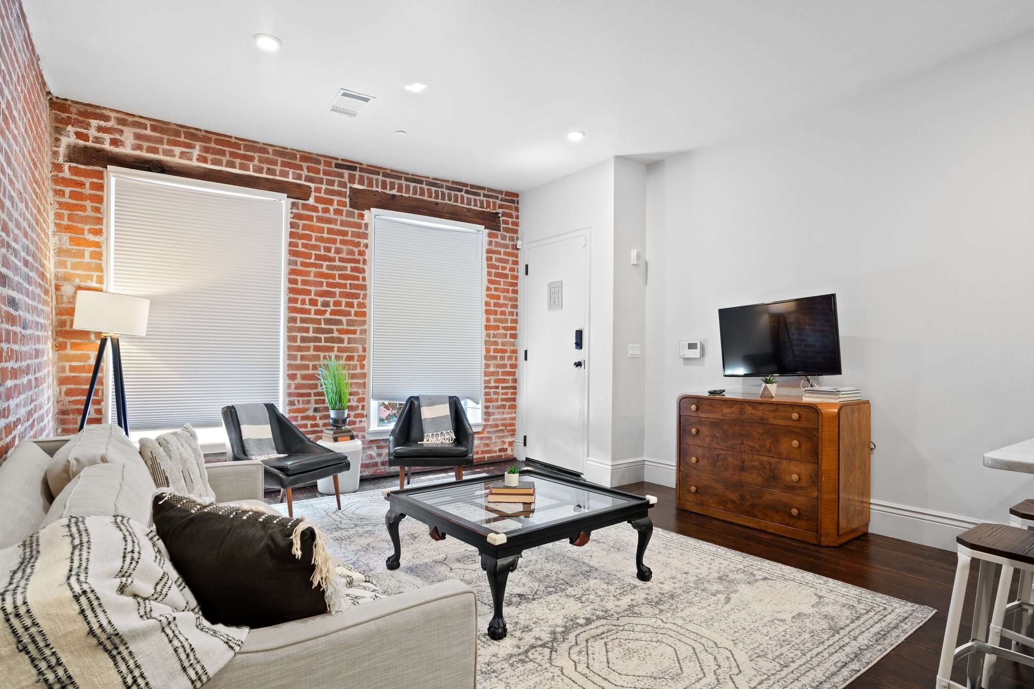 Property Image 2 - Sleek, Modern Suite in the CBD