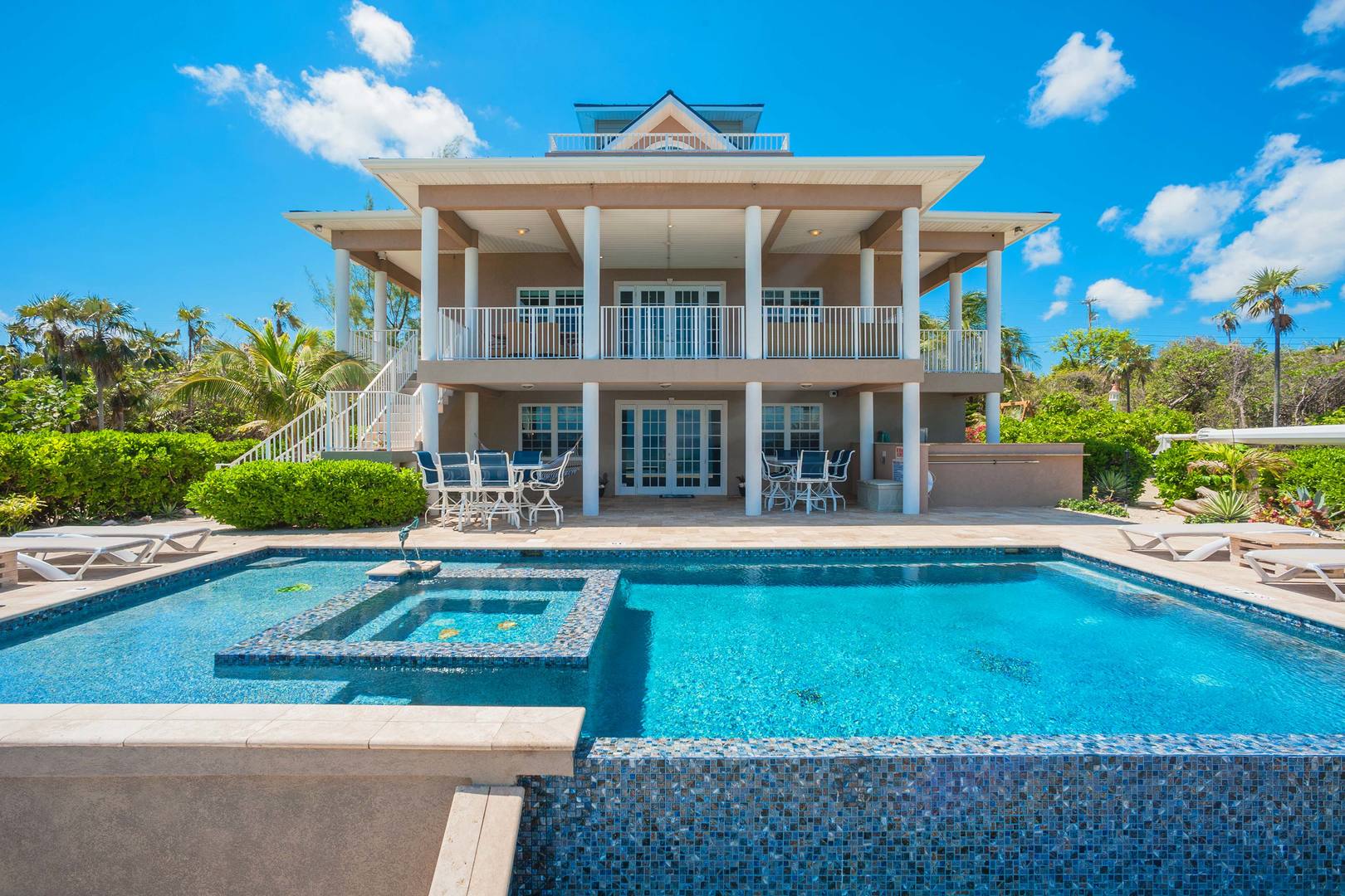 Property Image 1 - Fabulous Smart Villa with Designer Infinity Pool