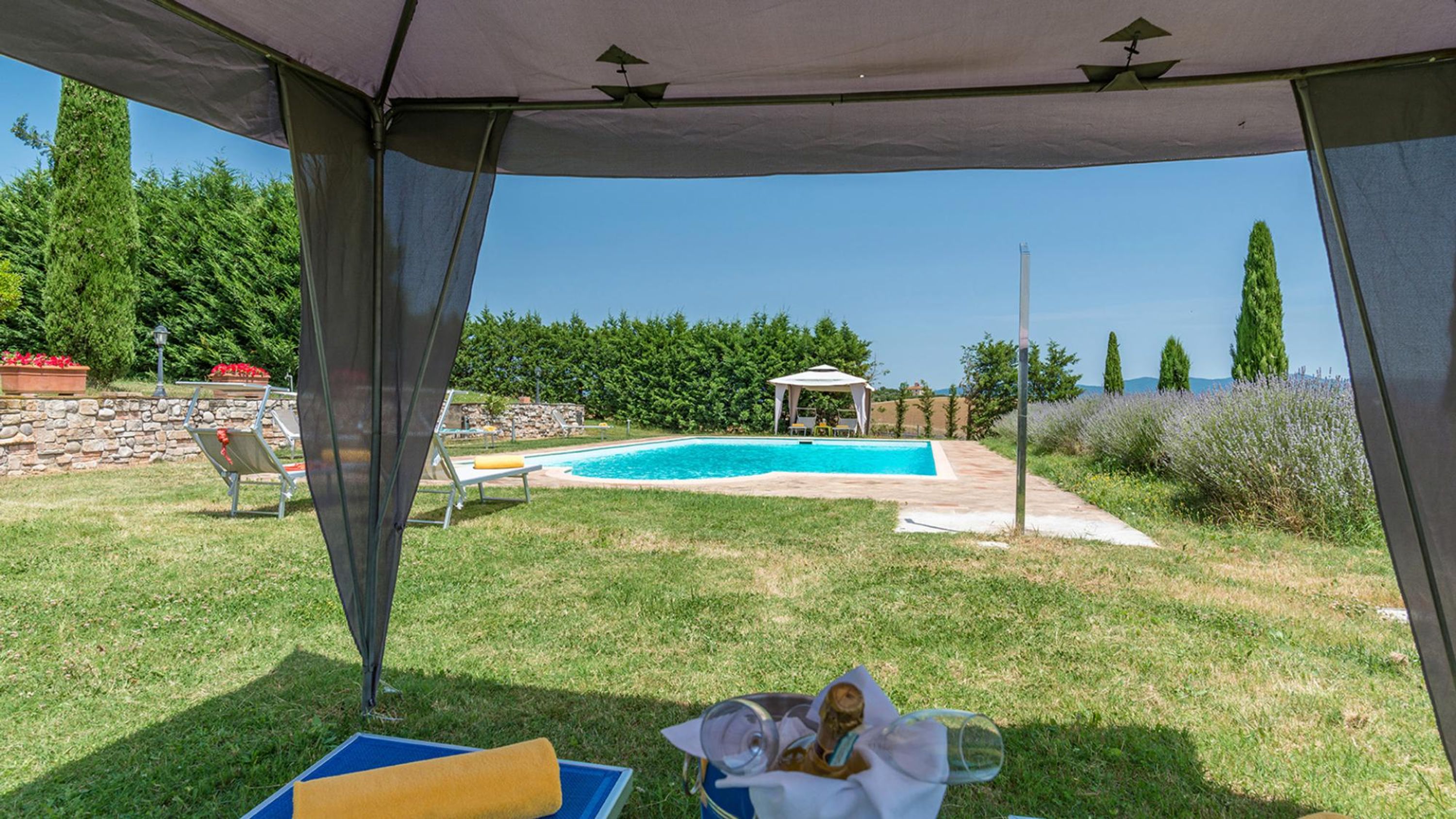 Property Image 2 - AR-D077-LBRO0AT - Casale Brolio 12 2