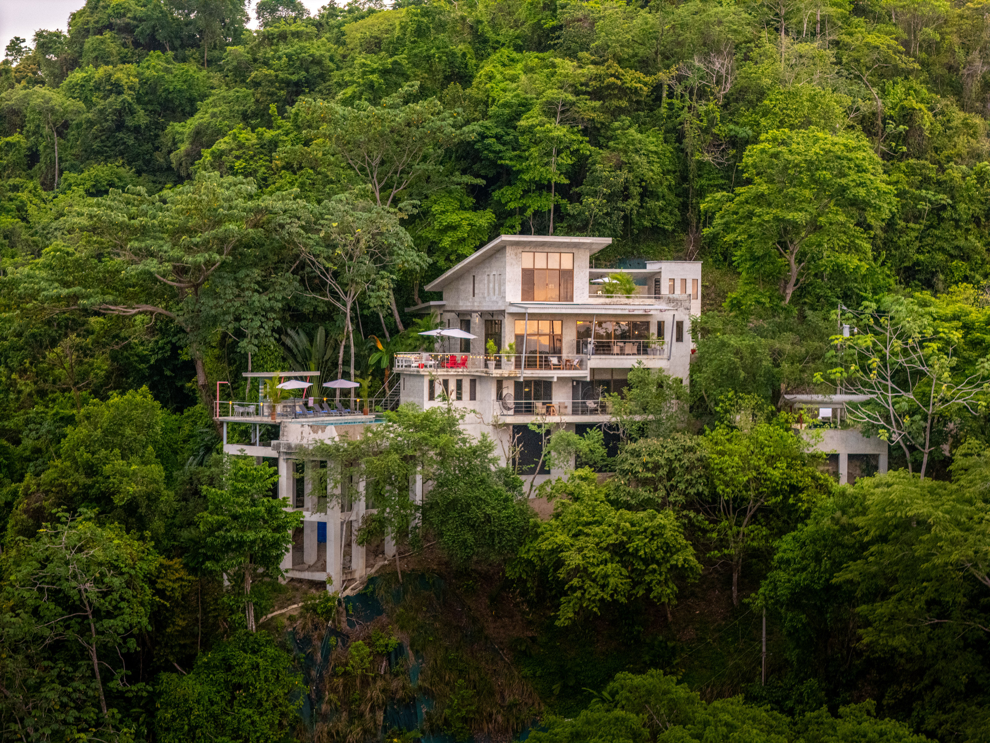 Property Image 2 - Hilltop Villa with Infinity Pool Overlooking the Jungle