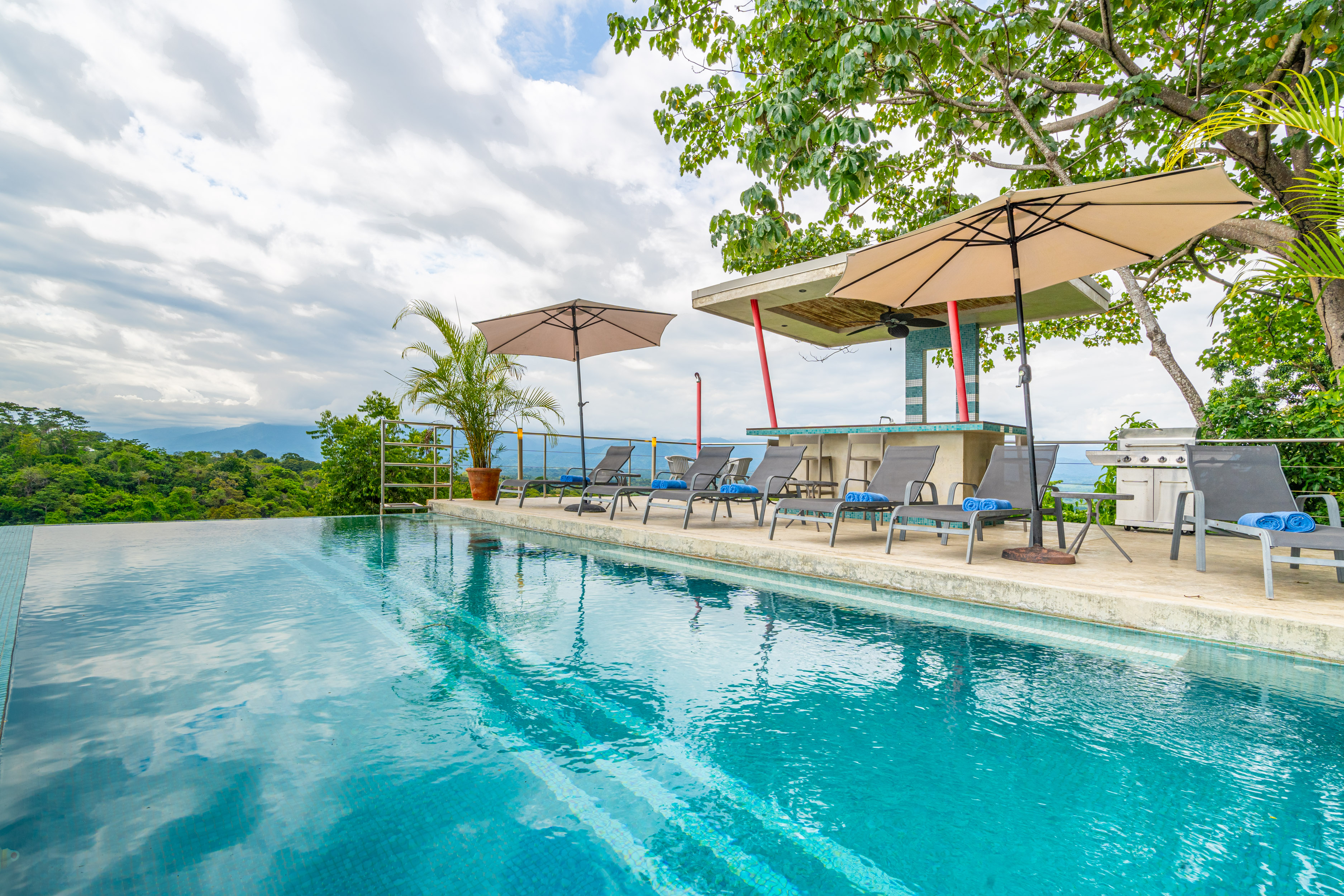 Property Image 1 - Hilltop Villa with Infinity Pool Overlooking the Jungle