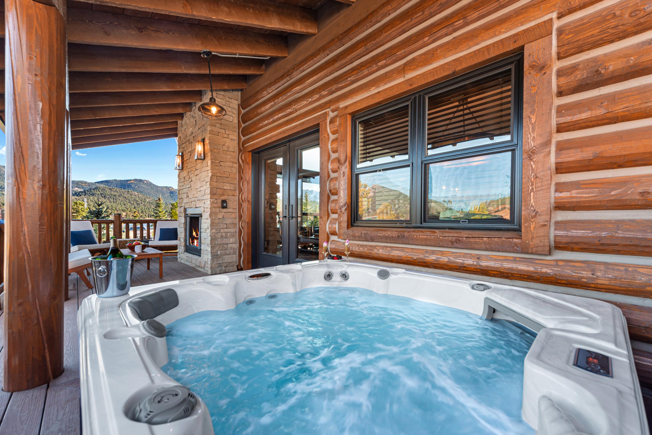 Property Image 2 - Estes Retreat - Indoor/Outdoor Fireplace, Private Jacuzzi, Located on Lake Estes