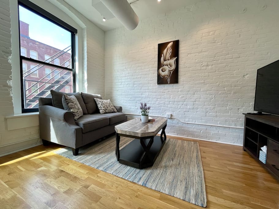 Property Image 1 - Huge 1200 sqft Old Market Loft 2 Bed & 2 Bath 313