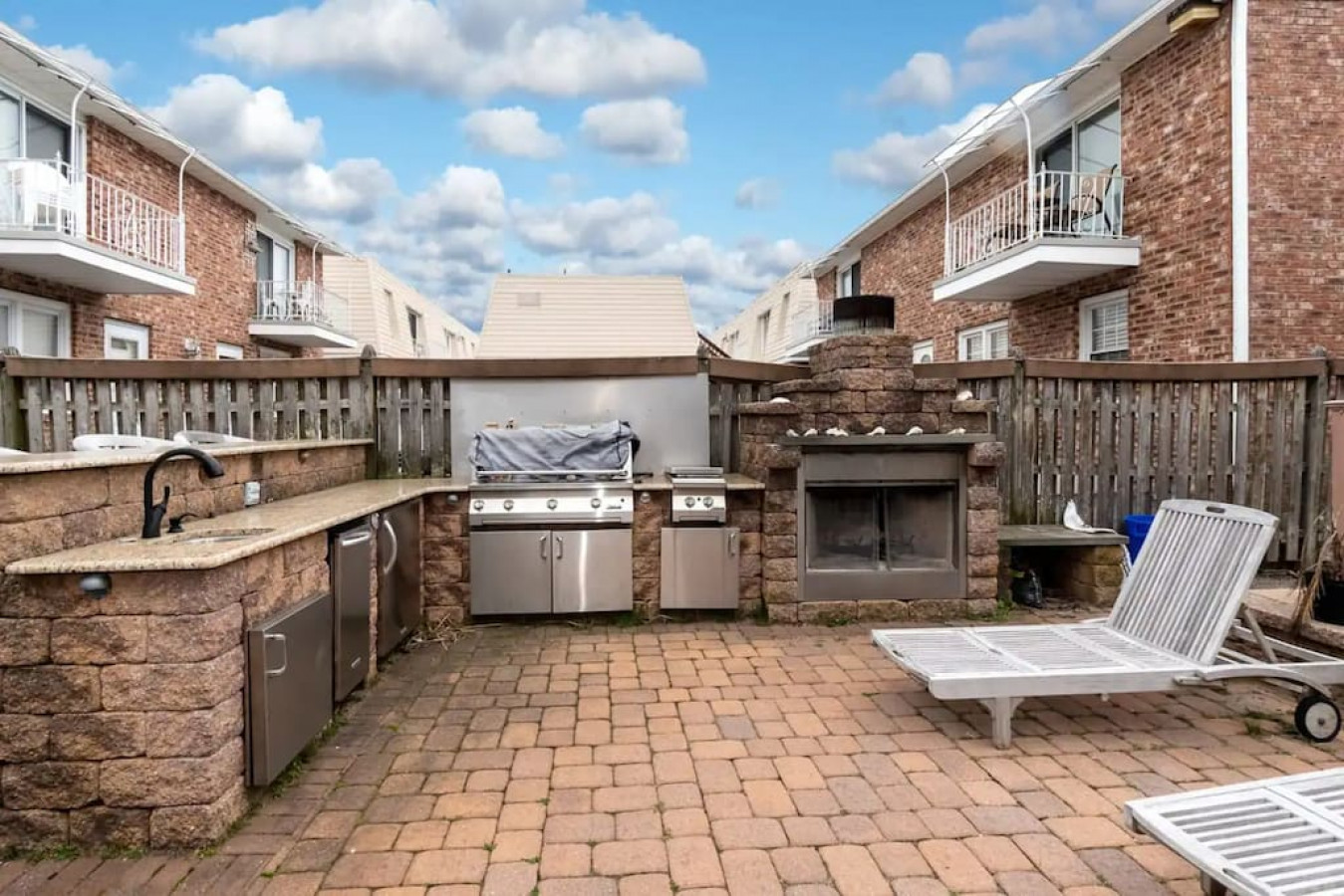 Margate Home w/ Large Outdoor Kitchen