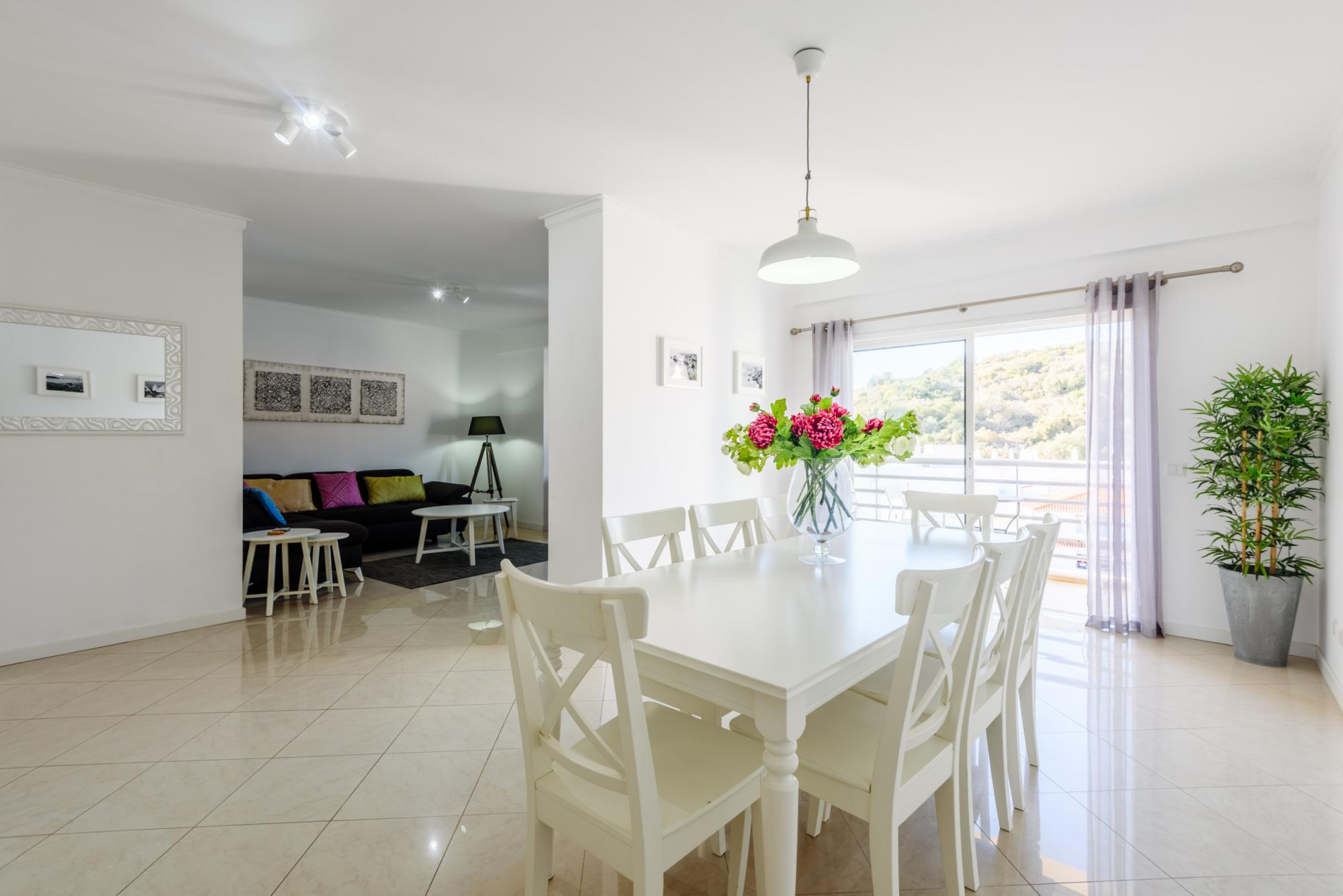 Property Image 2 - Light Filled Flat near the Shops and Cafes in Albufeira
