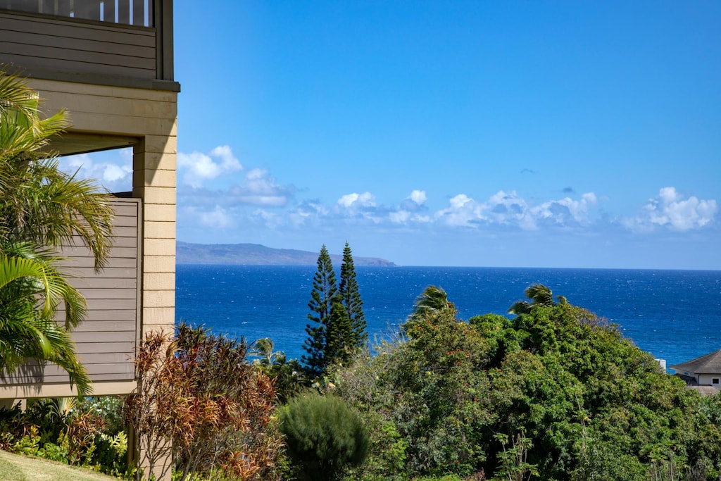 Stunning view of the blue water of the Pacific Ocean right from your lanai