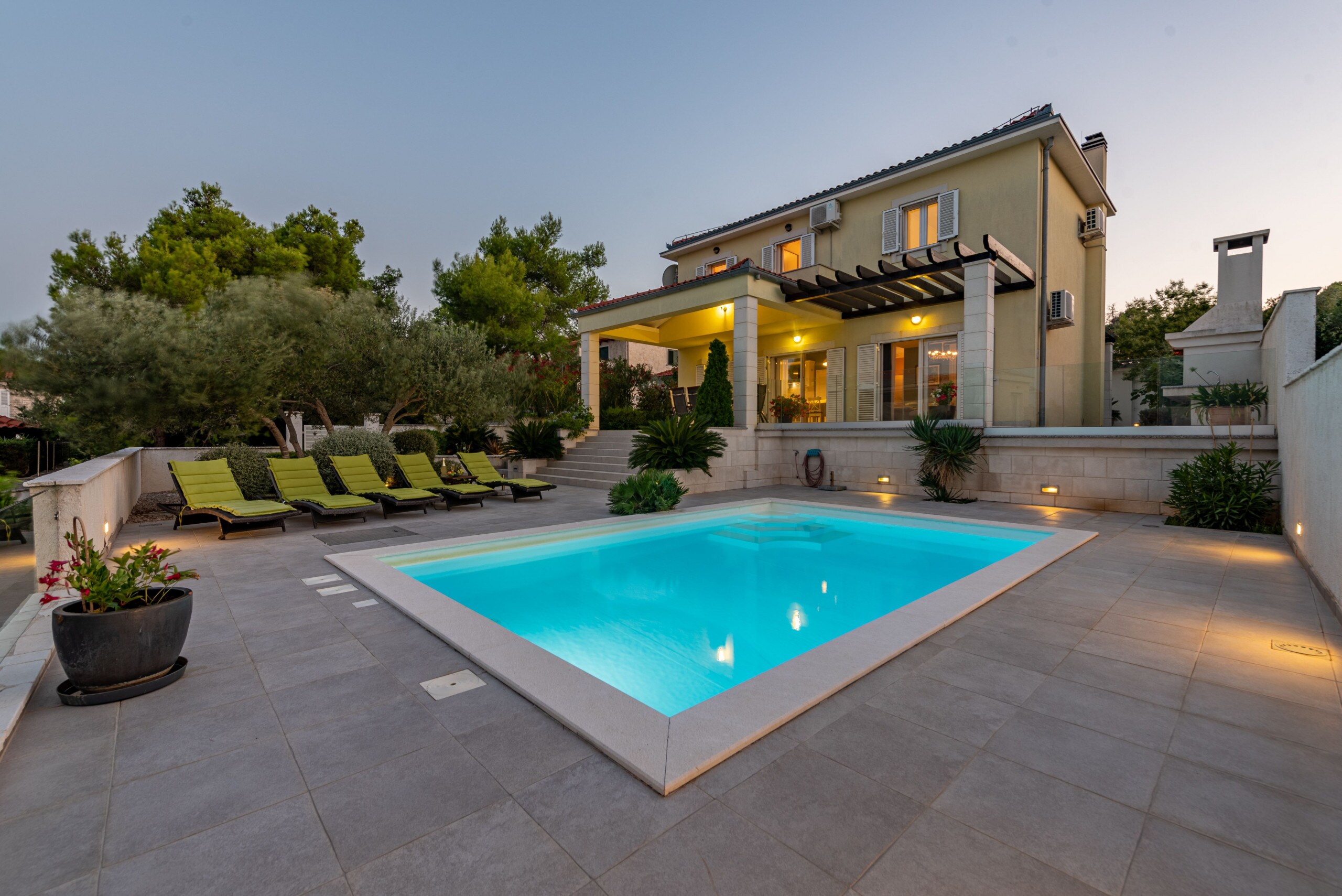 Property Image 1 - Mesmerizing Beachfront Villa with Impressive Pool
