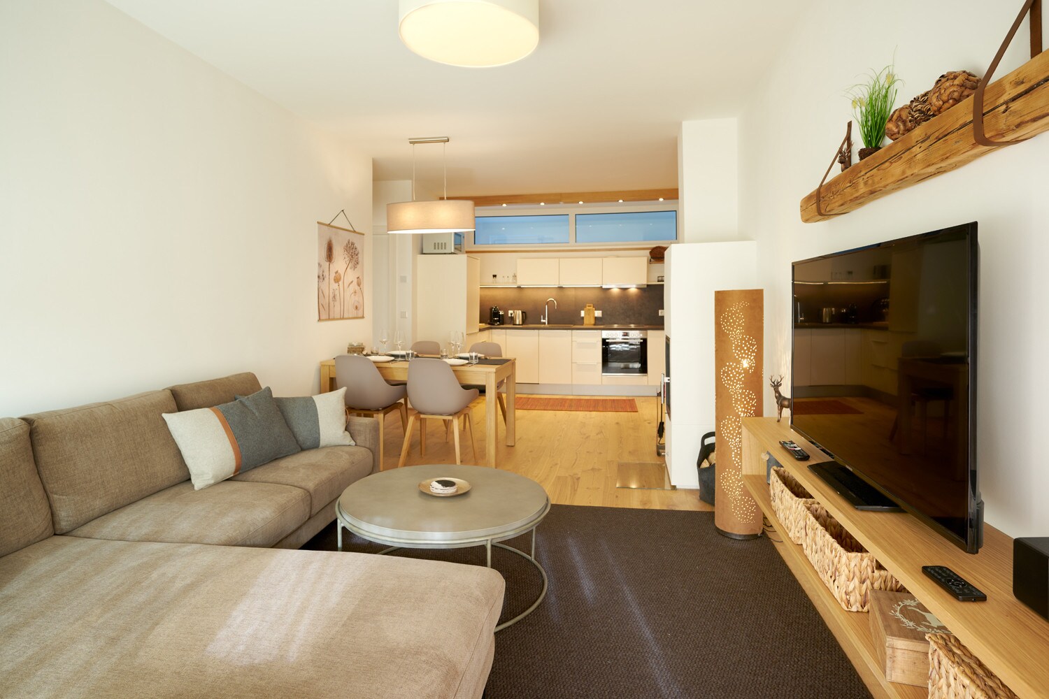 Property Image 1 - Striking Modern Apartment close to Many Attractions
