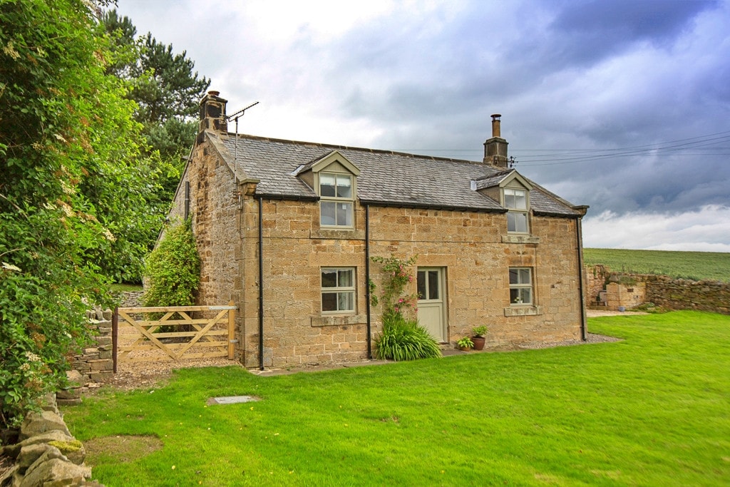 Property Image 1 - Lovely Rustic Cottage with Private Lake Access
