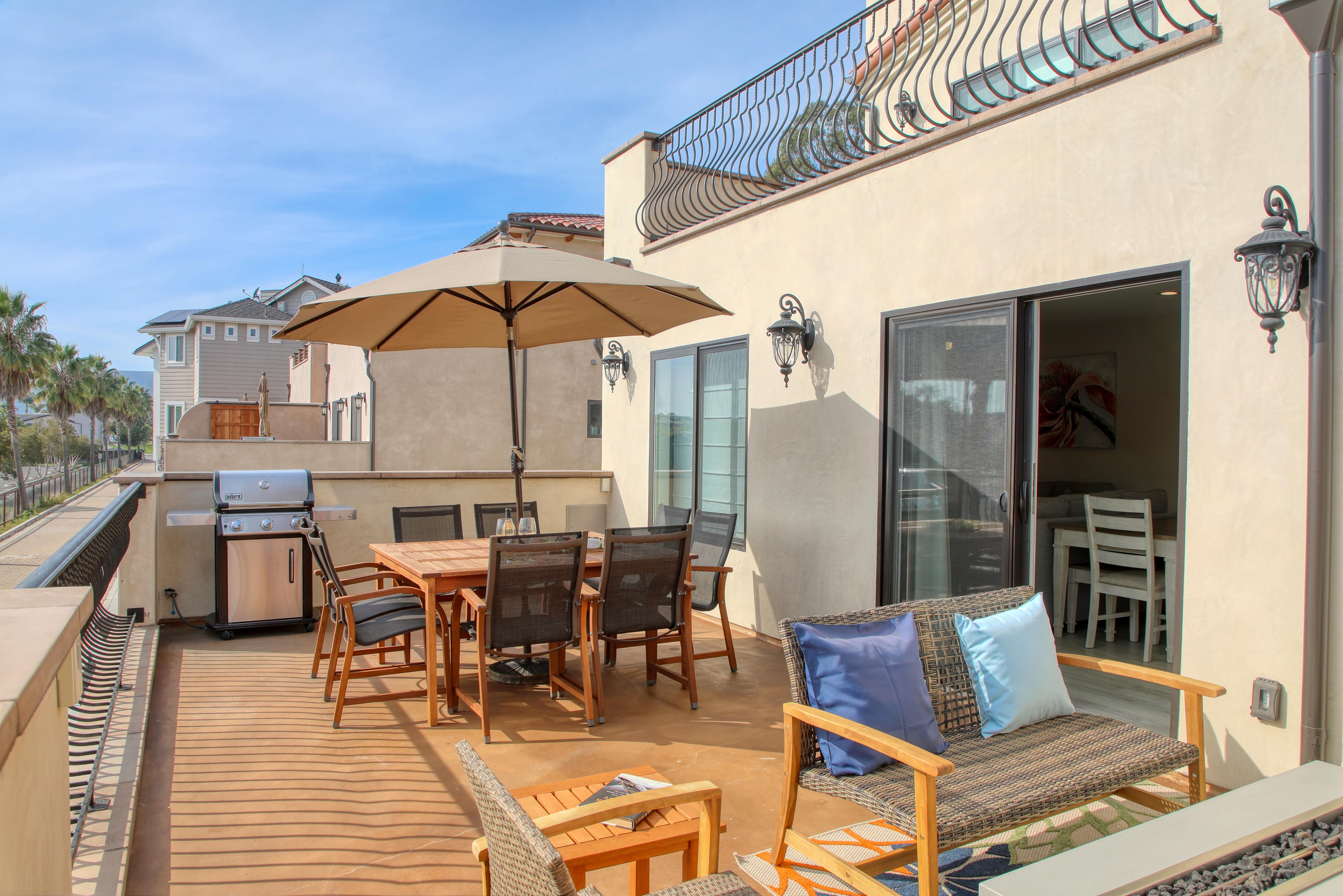 Large balcony with dining for 6 guests, natural gas BBQ and seating with a fire table .