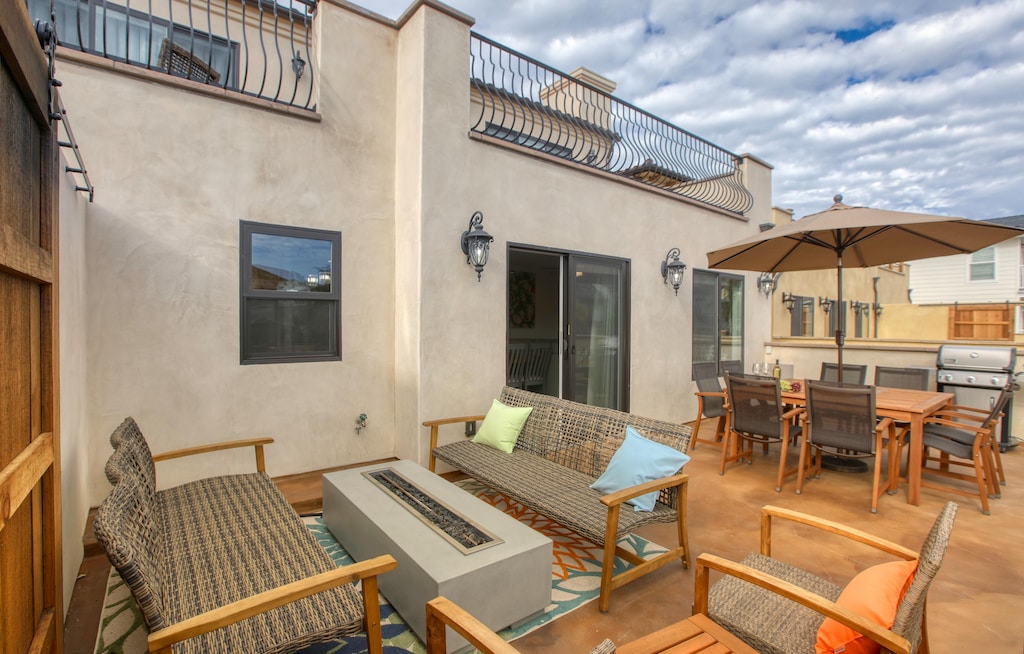 We are so happy to have you at Casa Blanca. Casa Blanca (4-Bdrm twin side) is on Building "B" side.