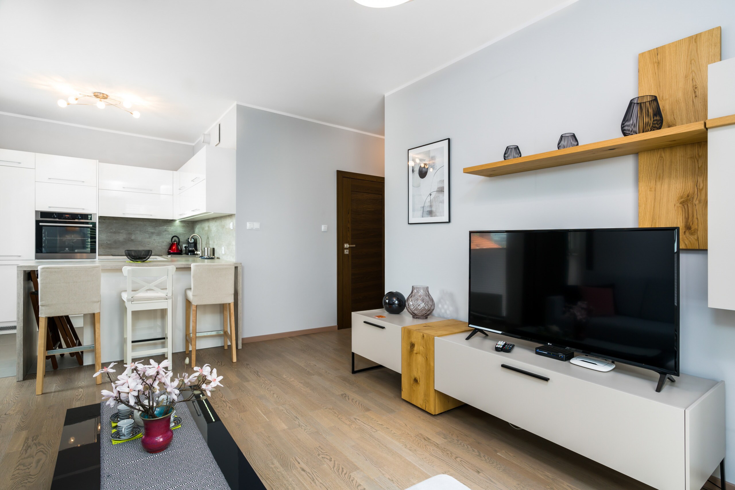 Property Image 2 - Cosy Modern Apartment with Balcony in Poznań Center