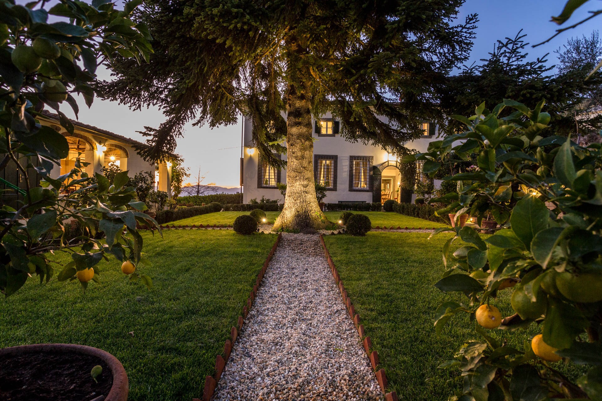 Property Image 2 - Large Tuscan Country House among the Vineyards - 12 bedrooms and SPA