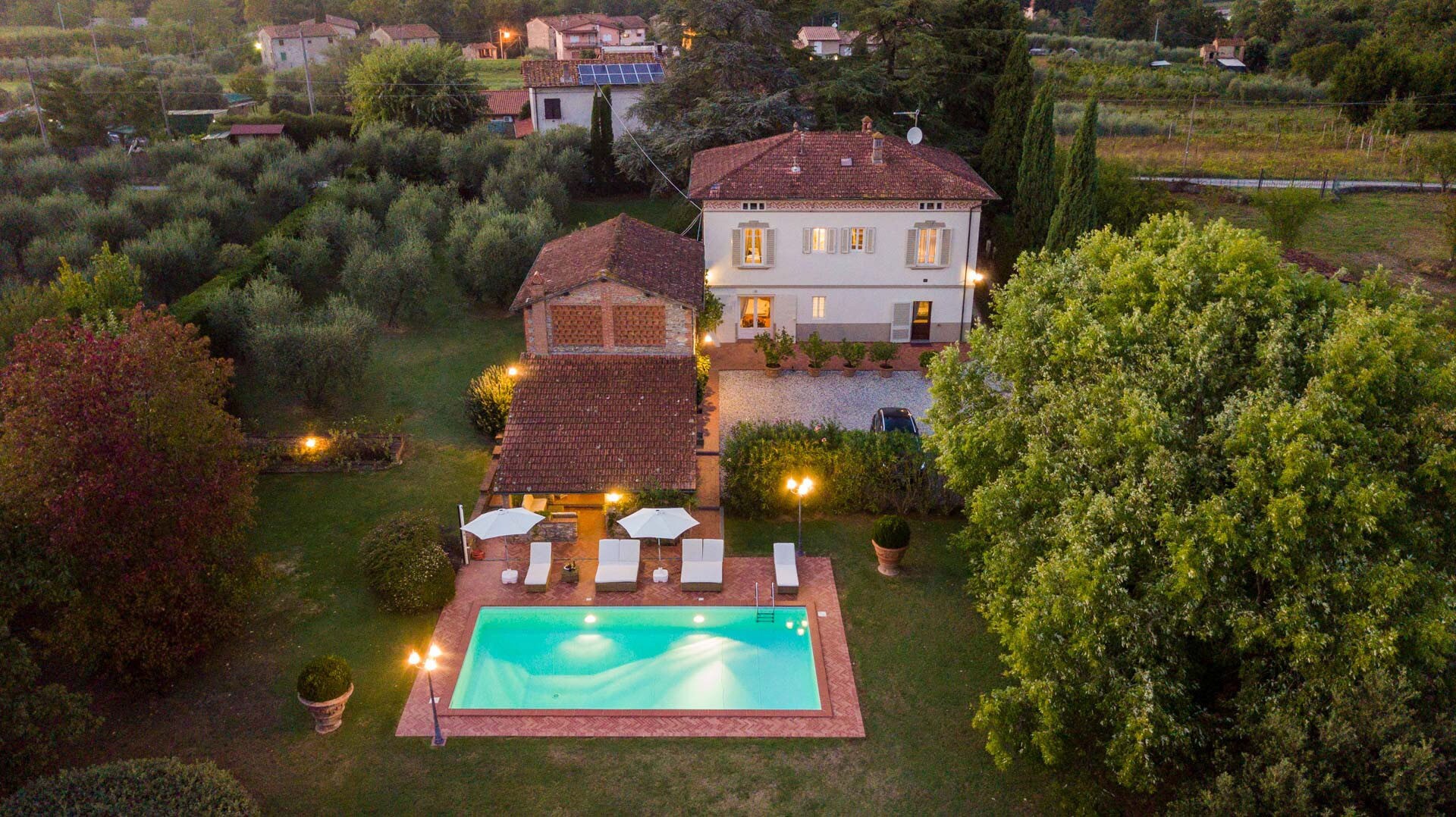 Property Image 1 - Luxury 5 bedrooms Lakefront Farmhouse Villa with Private Pool on the Lucca Hills