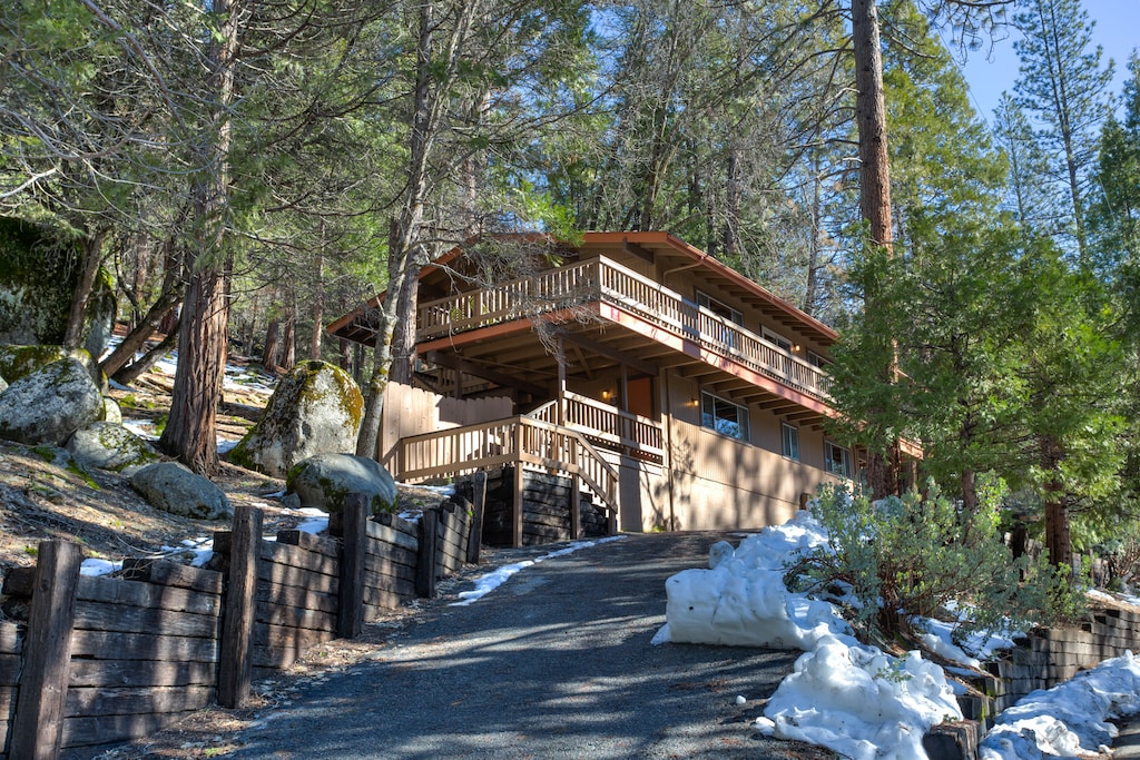 Half circle driveway!