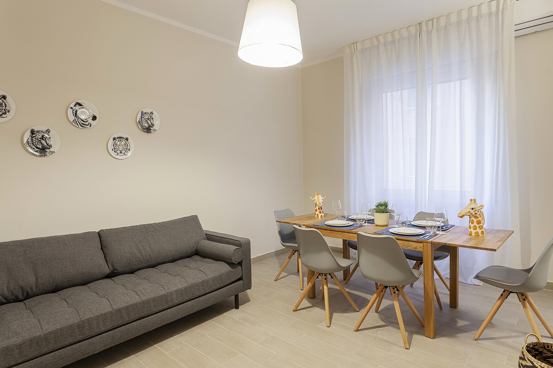 Property Image 2 - Modern Plush 3 Bedroom Apartment in Heart of Genoa