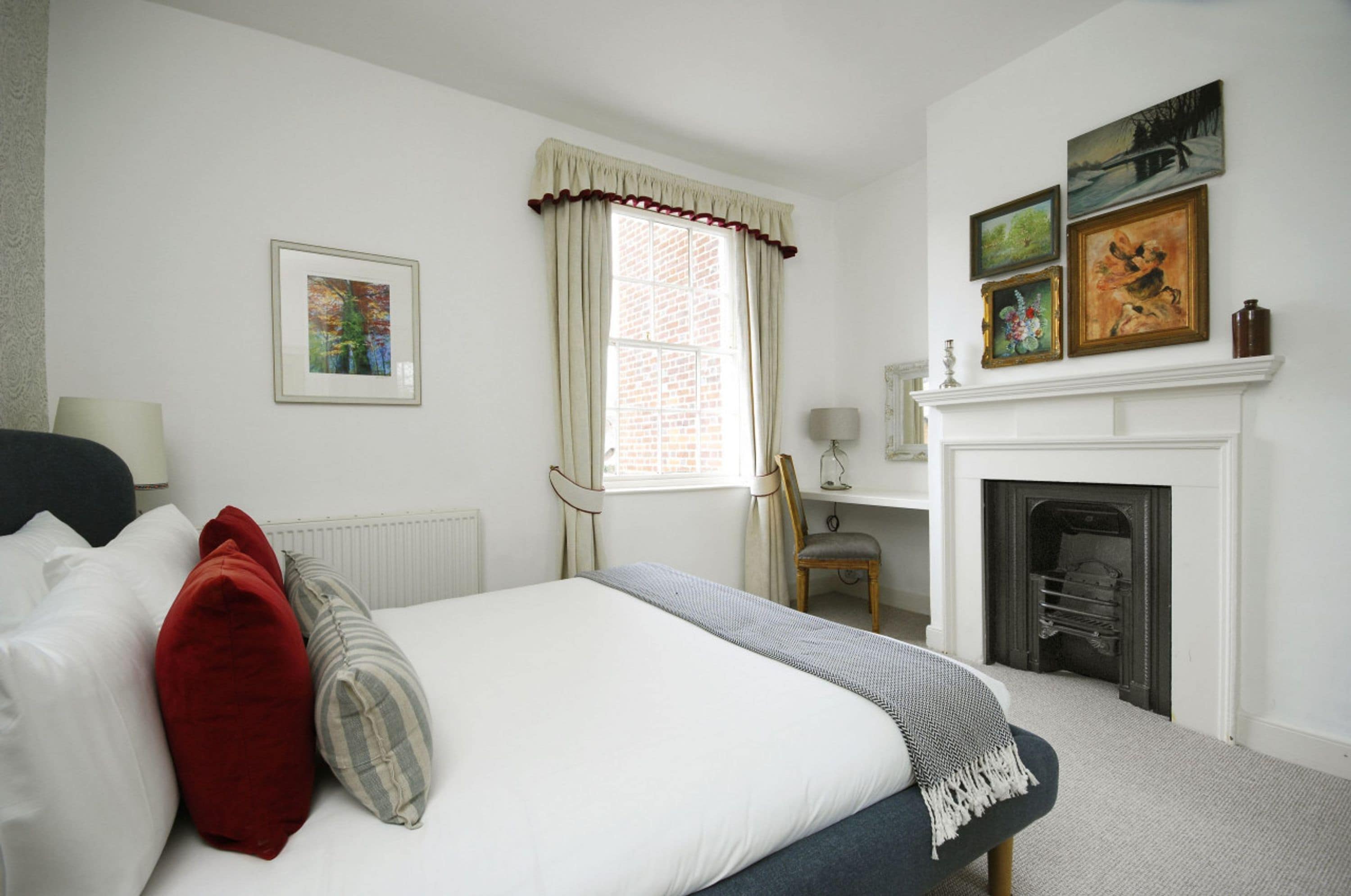 Dolls House - Luxury Townhouse - From   400 Per Night