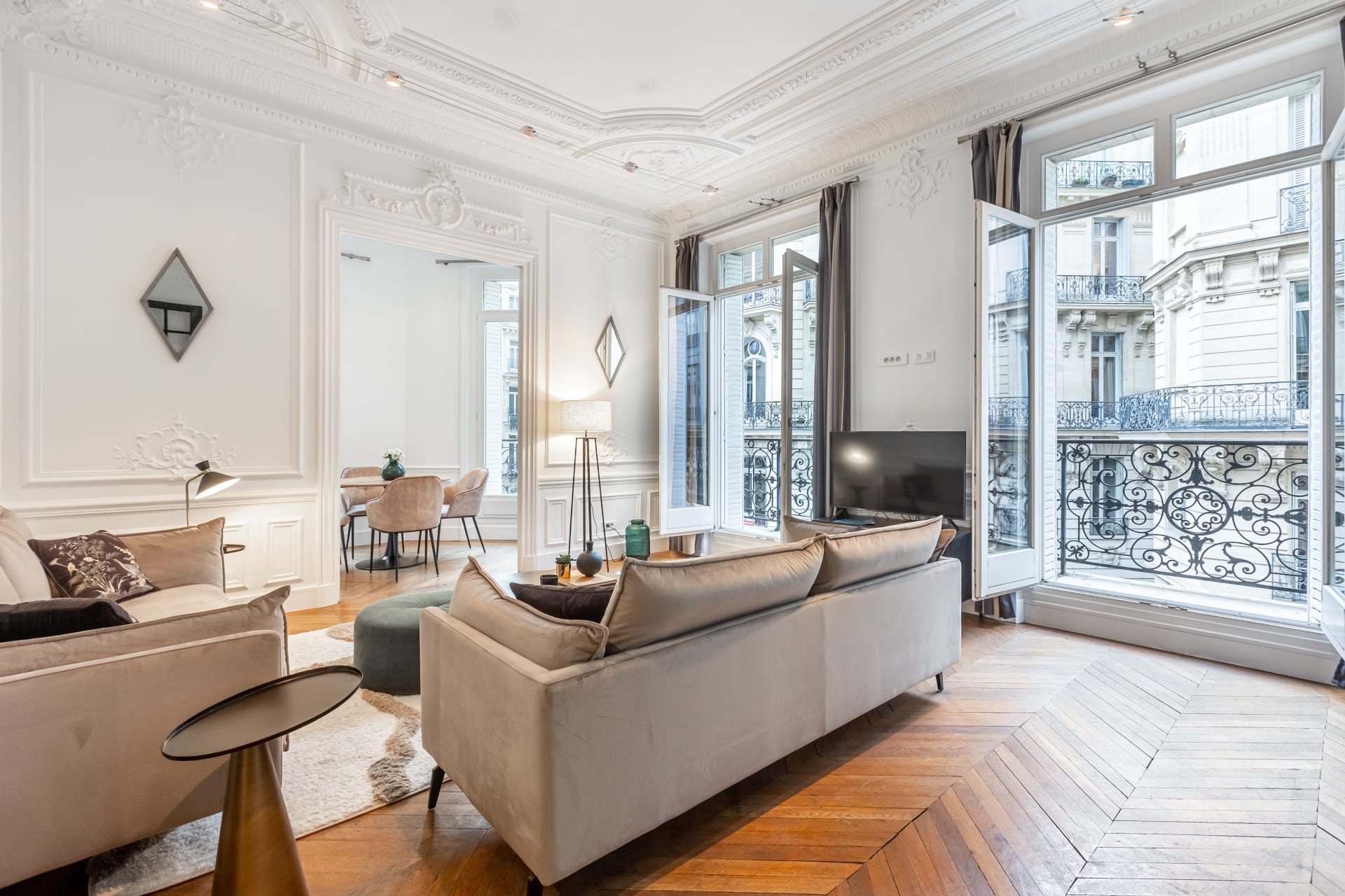 Property Image 2 - Prestigious Chic Apartment close to Champs Elysees