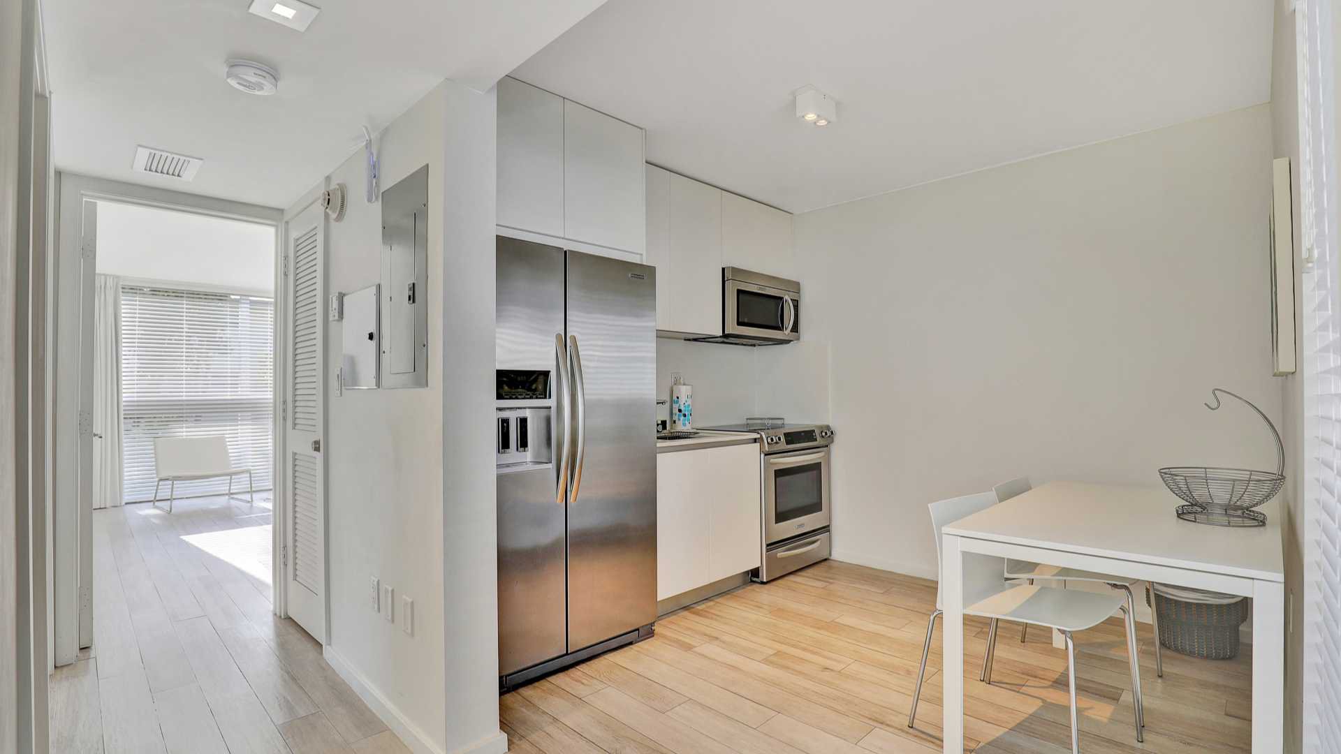 TWO BEDROOM-ONE BATHROOM 1KING-2 TWINS