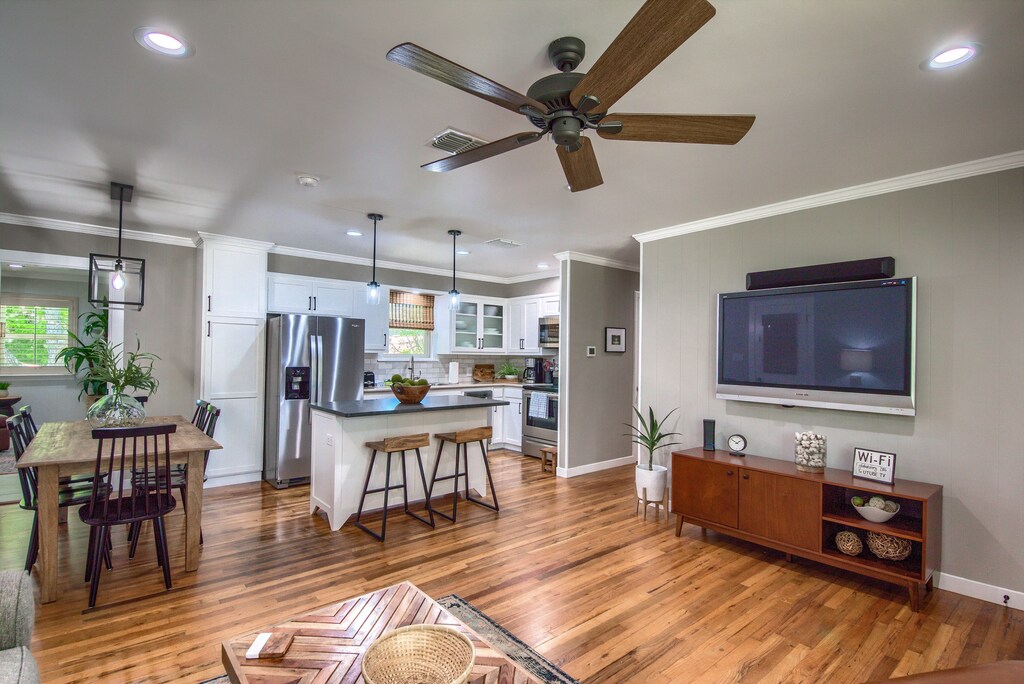 BEAUTIFUL Hardwood Flooring! 