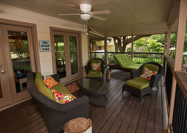 The upstairs deck has a full size table for enjoying the beautiful views as well as patio furniture for those beautiful Texas nights! 