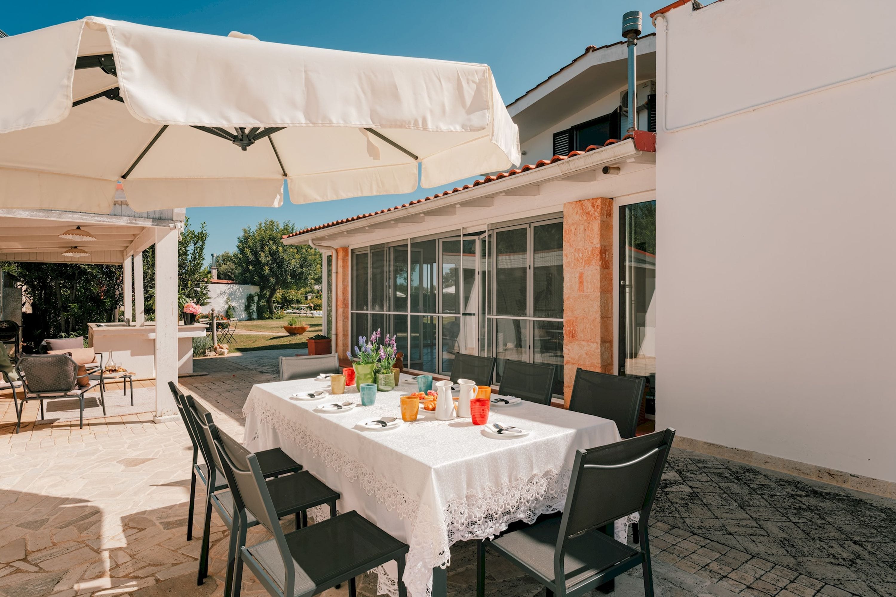 Property Image 2 - Refined Elegant Villa with Solarium and Private Pool