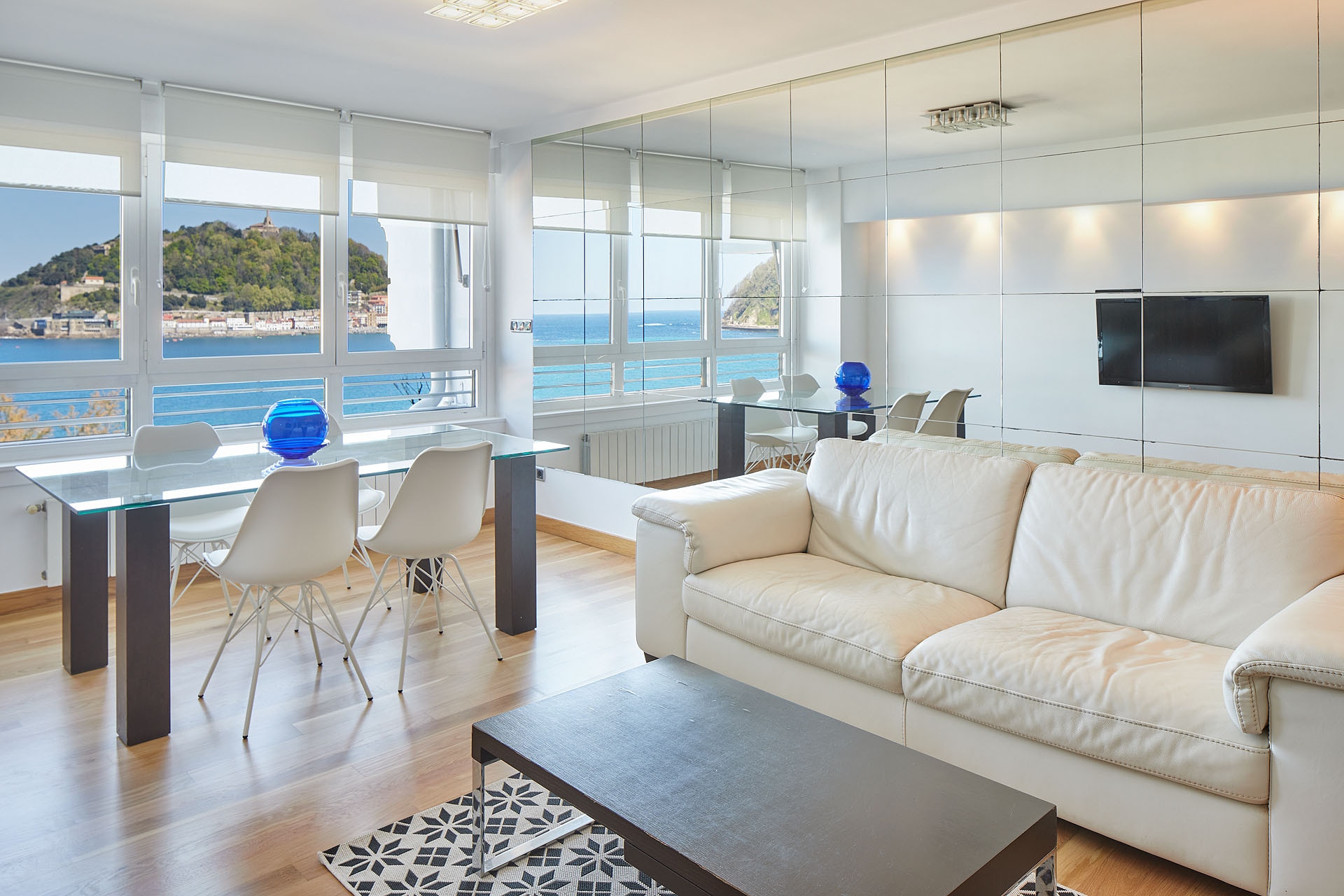 Property Image 2 - Two Bedrooms Apartment with a Stunning Sea View to La Concha Bay