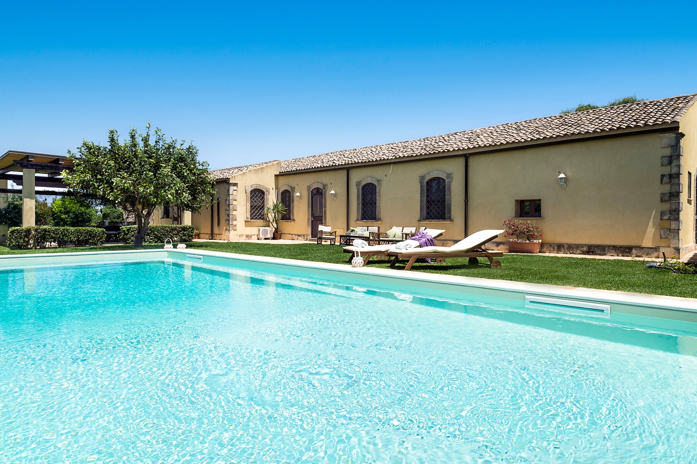 Property Image 1 - Stunning Luxury Villa with Pool and Al Fresco Dining