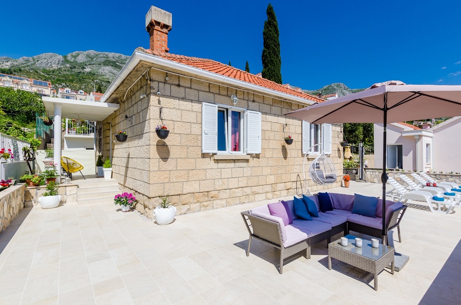 Property Image 1 - Lovely Colorful Home with Terrace and Sea View