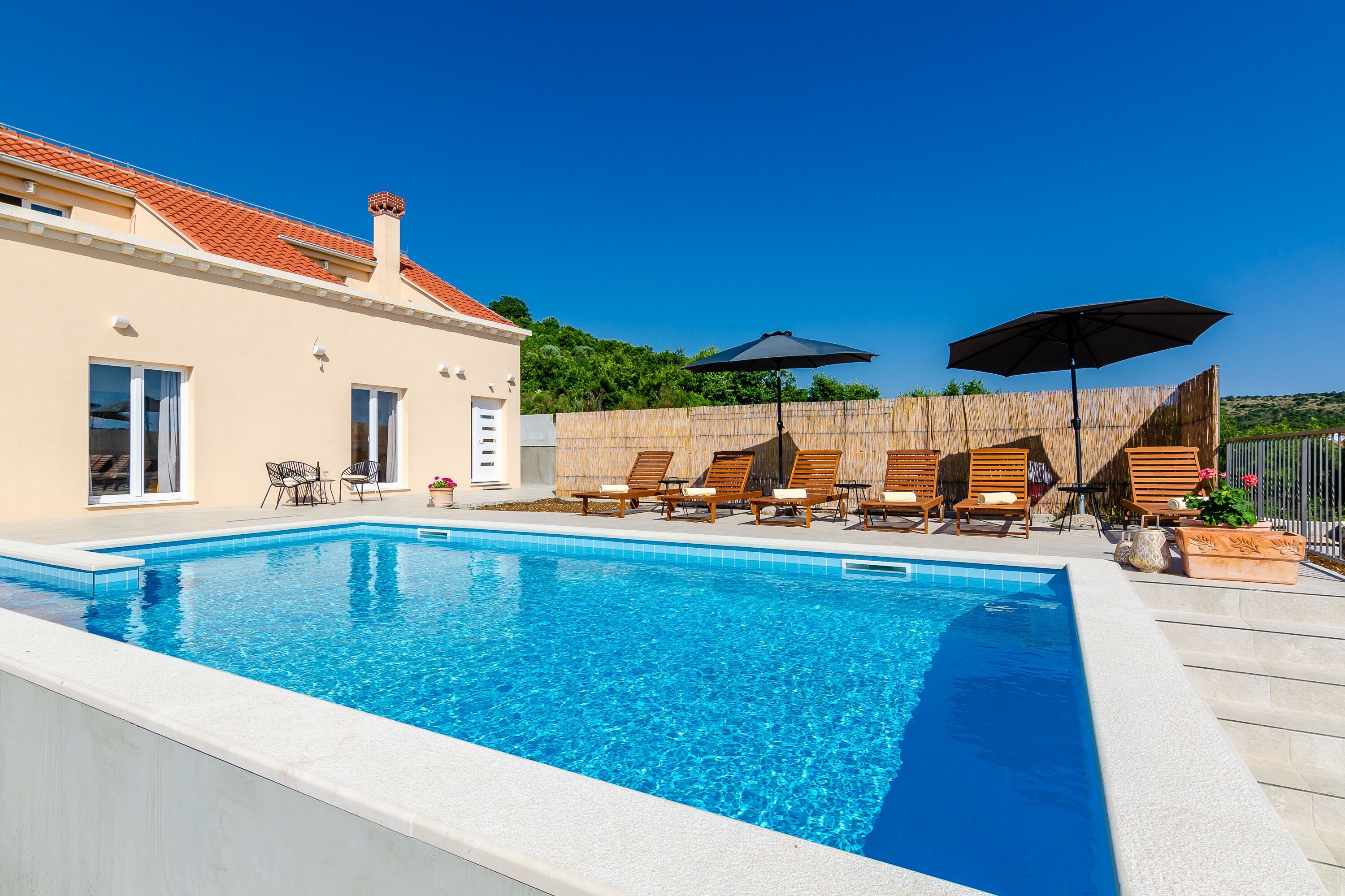 Property Image 2 - Wonderful Modern Villa with Pool and Amazing Views