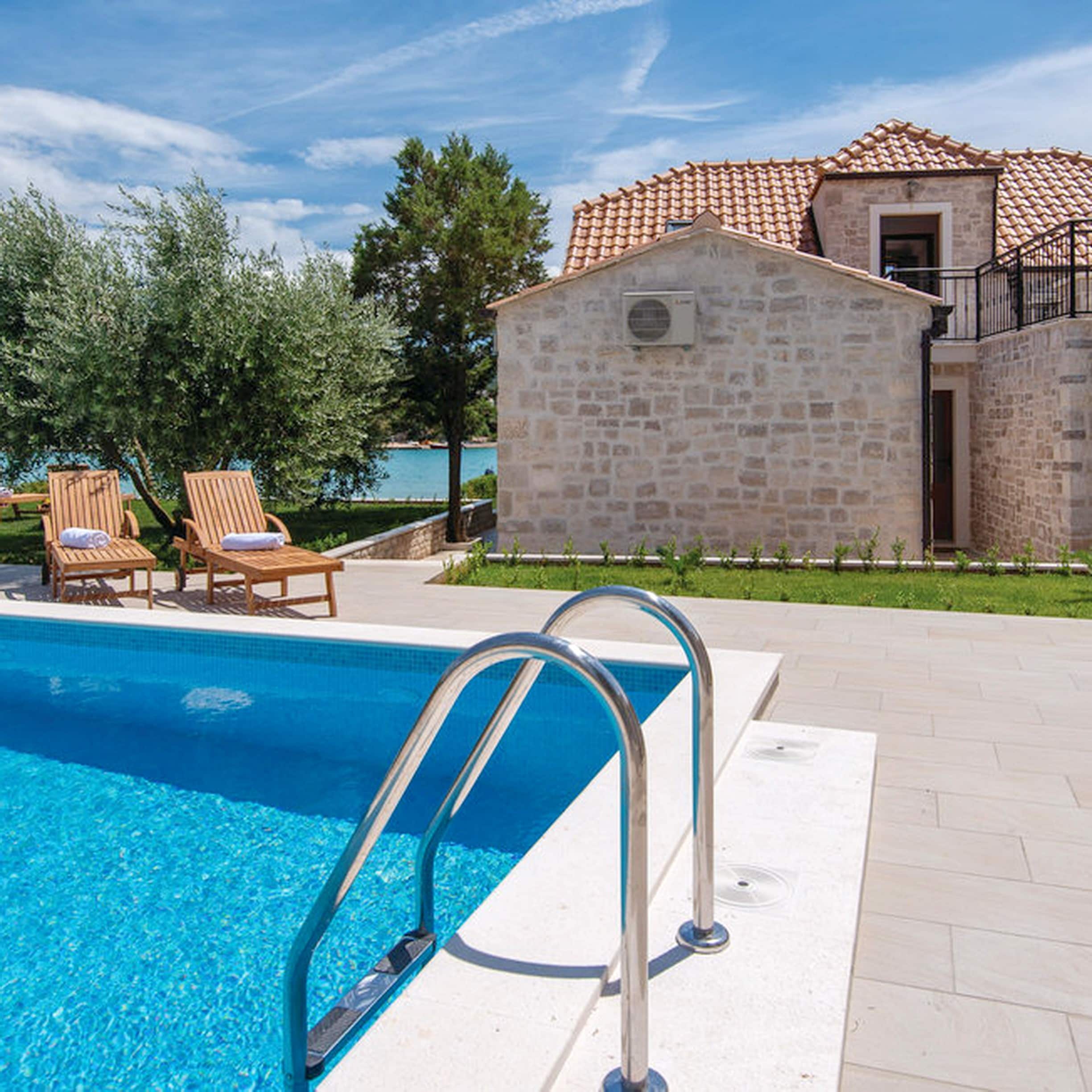 Gorgeous Villa with Pool, Big Garden and Sea Views