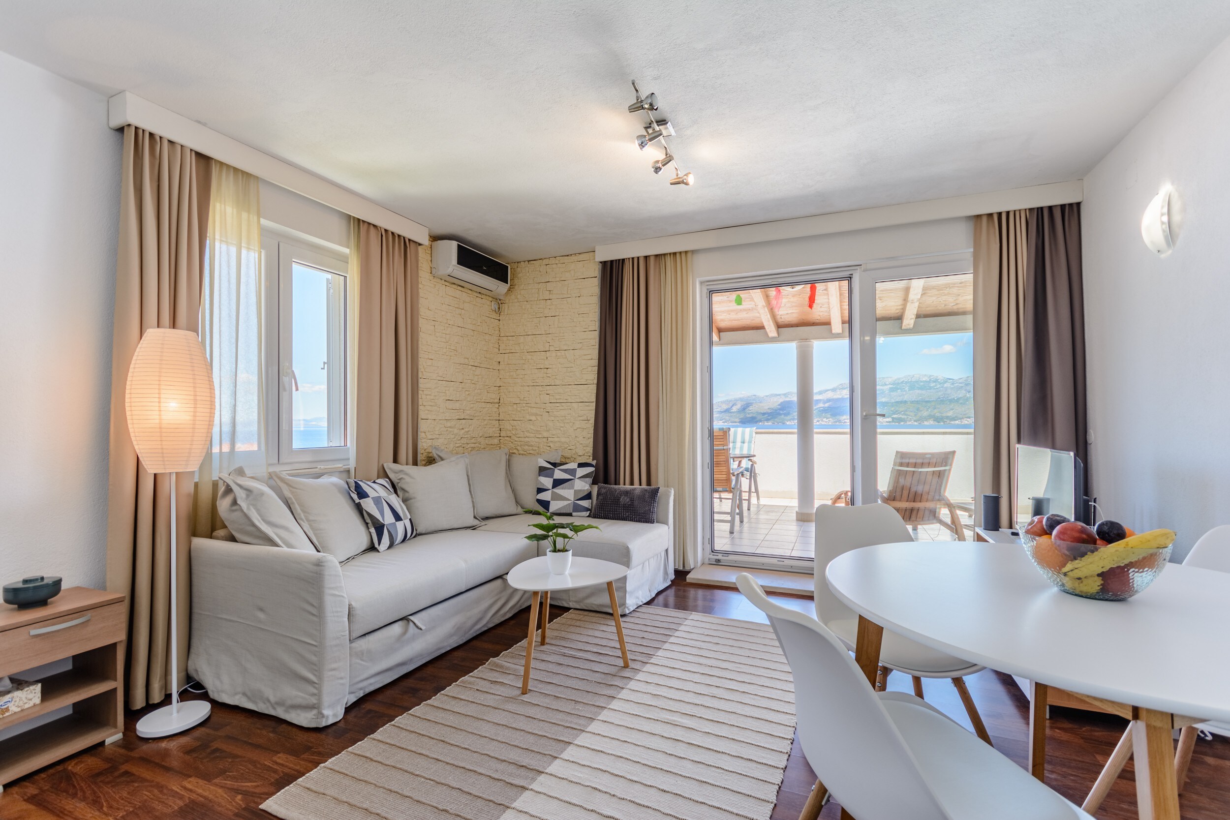 Property Image 2 - Sunset View Apartment With Balcony and Sea Views