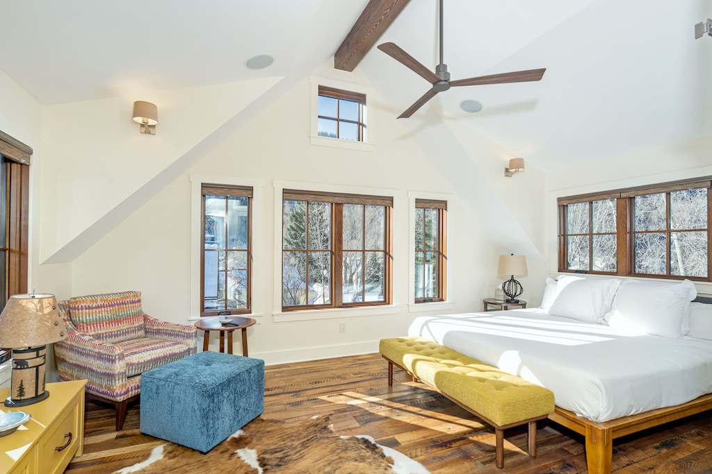 5.0-the-treehouse-telluride-primary-suite1