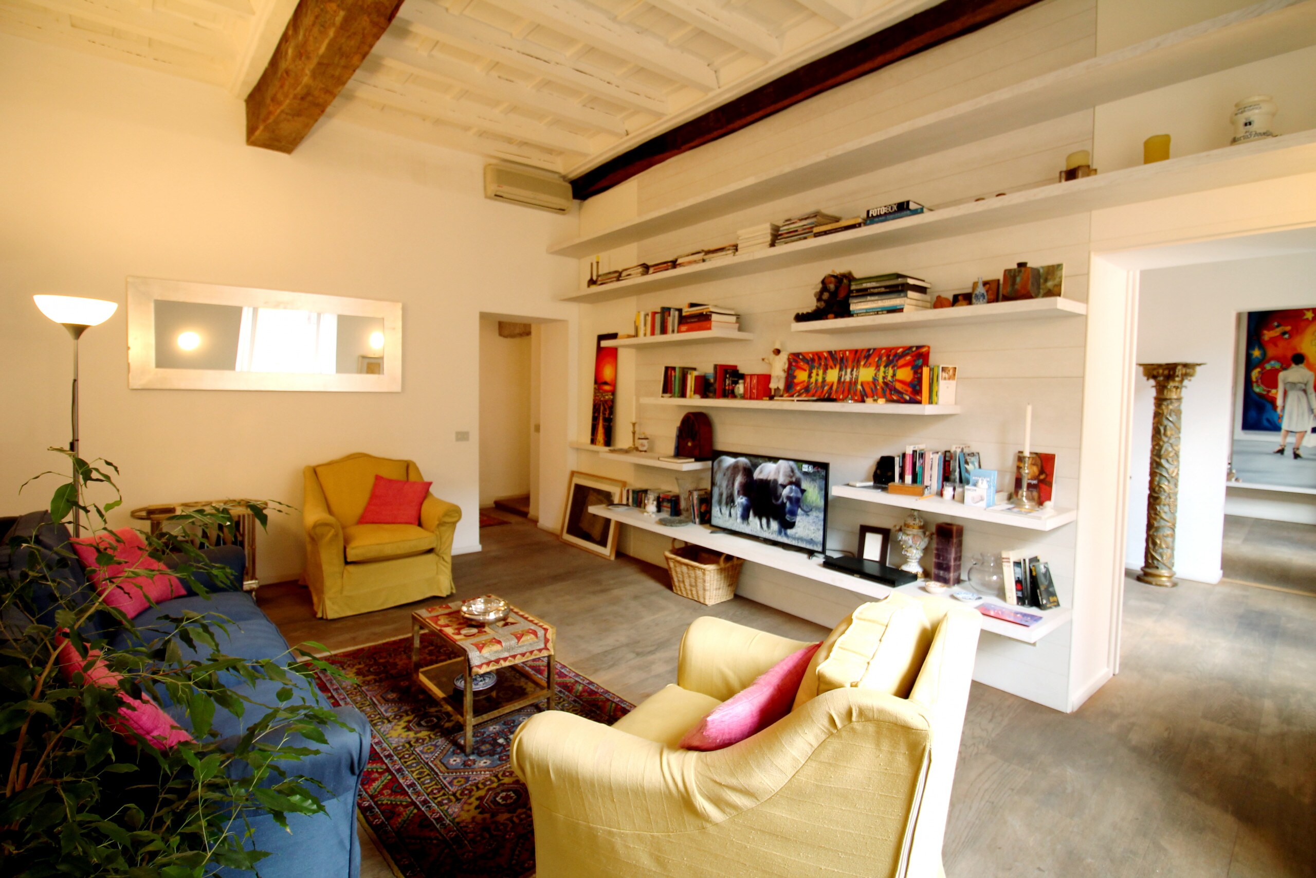 Property Image 2 - Sunlit Artsy Apartment in Lively Piazza di Spagna