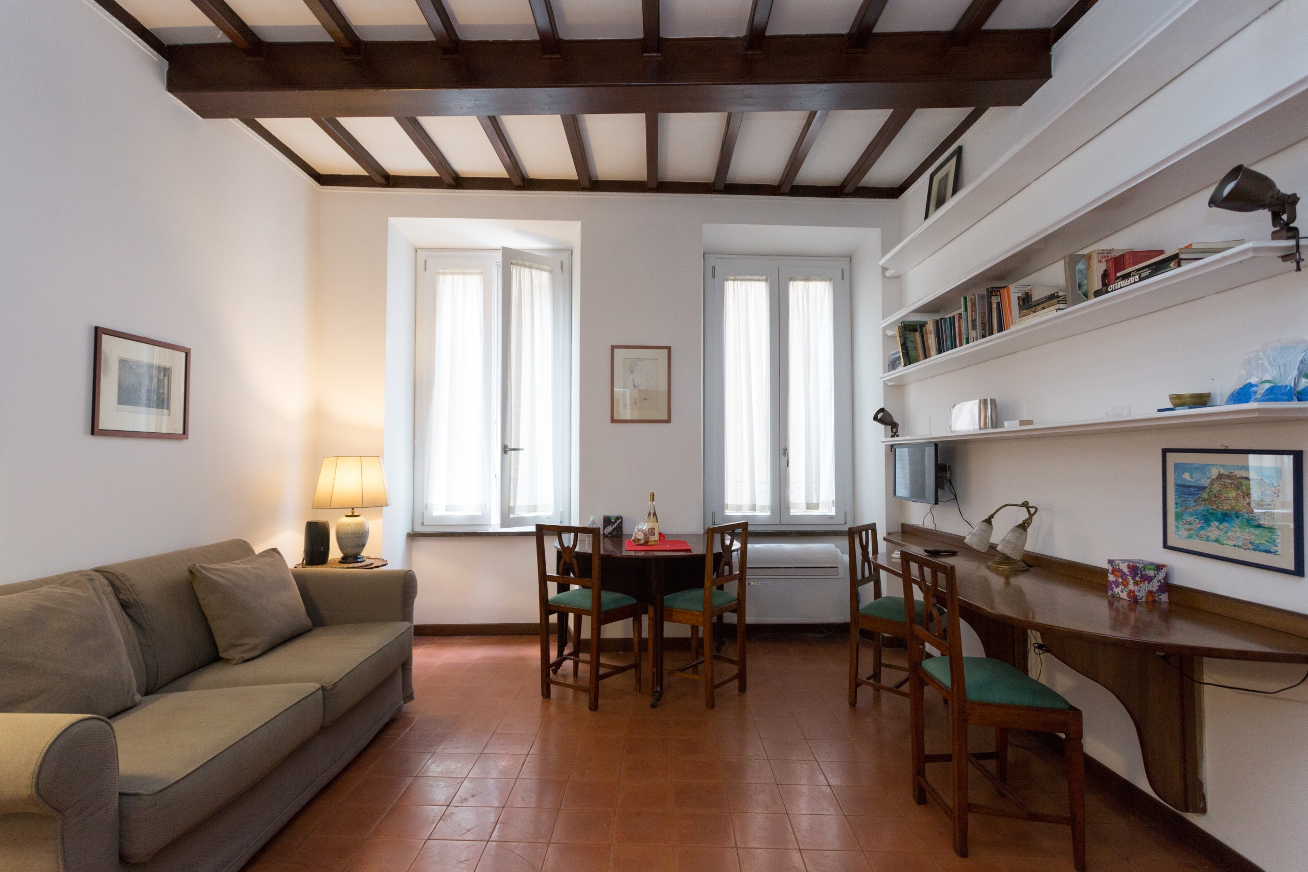 Property Image 1 - Bright Airy Flat next to Camp de Fiori and Nice Cafes