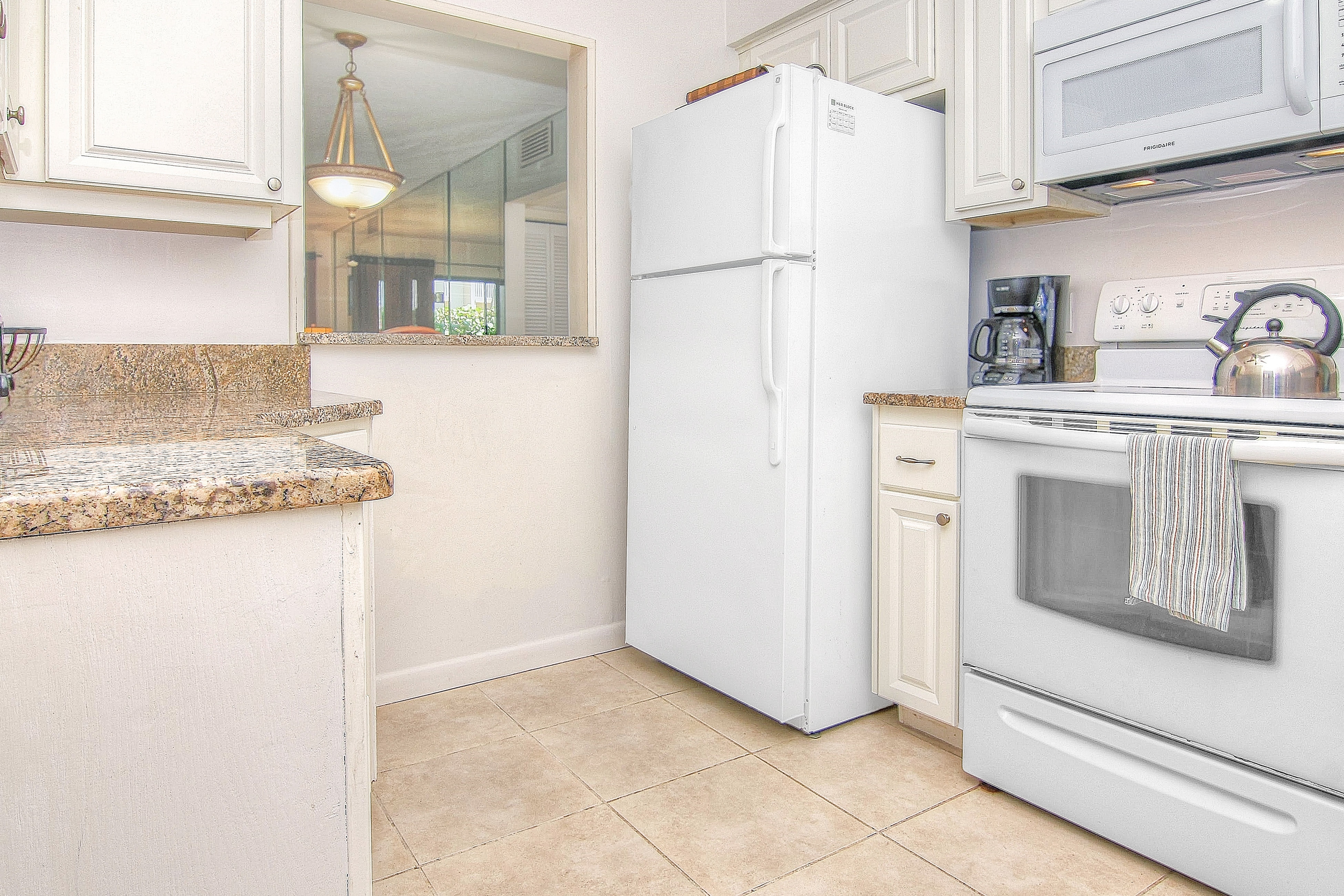 Elegant 1st-floor condo w/private patio, AC, on-site outdoor pool & gas grills Elegant 1st-floor condo w/private patio, AC, on-site outdoor pool & gas grills