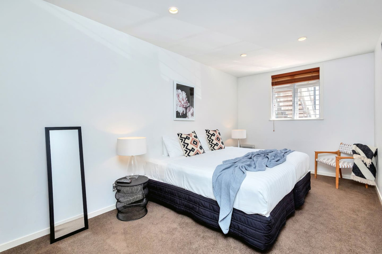 Property Image 2 - Modern Expansive Flat with In-room Laundry Facilities