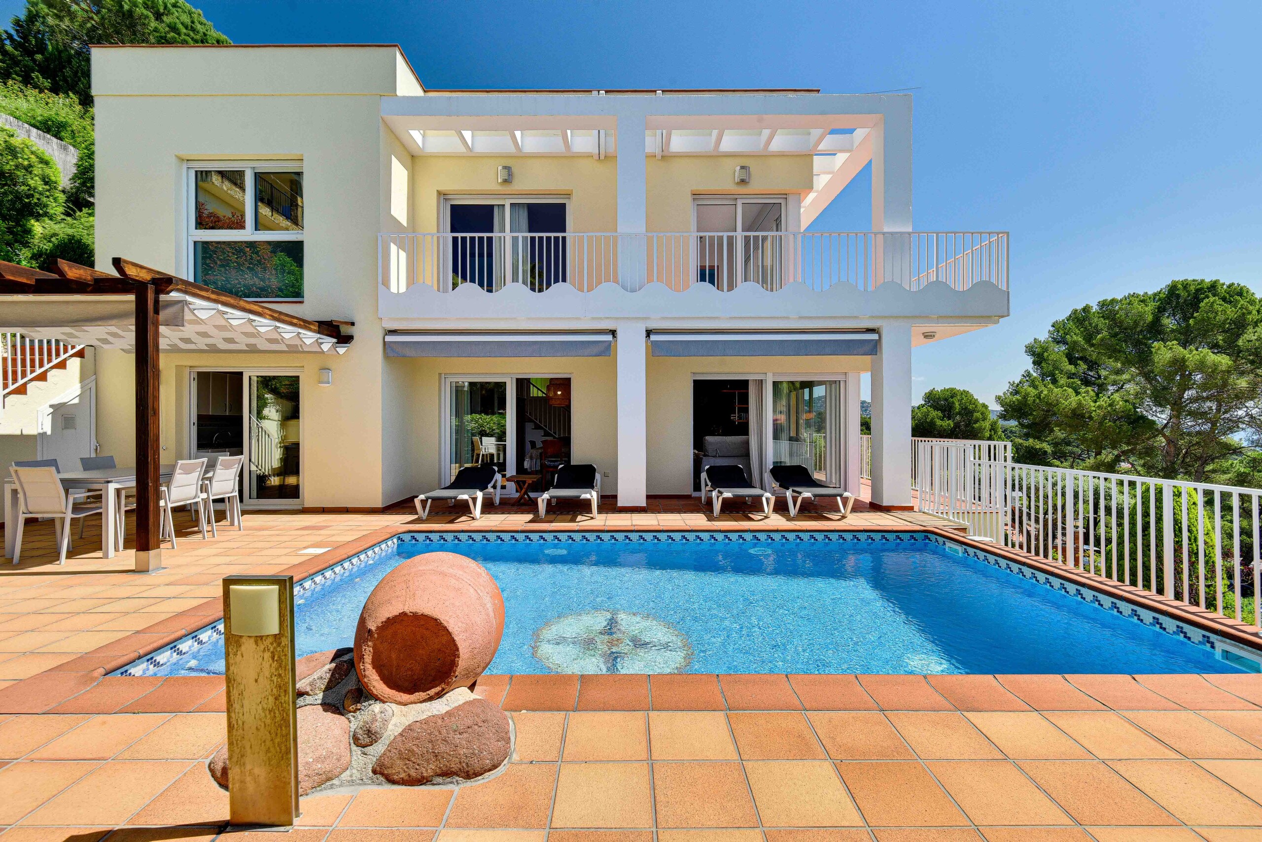 Property Image 2 - Delightful Spacious Villa close to the Beach