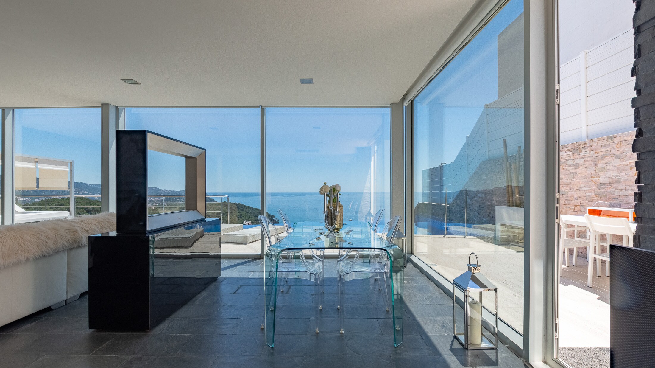Impressive Modern Villa Filled with Natural Light